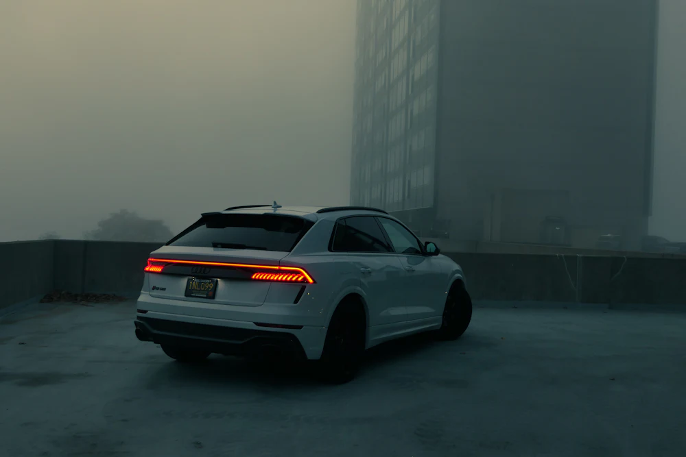 Audi Q8 לבנה, מבט אחורי