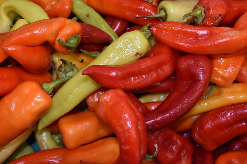 a pile of red peppers