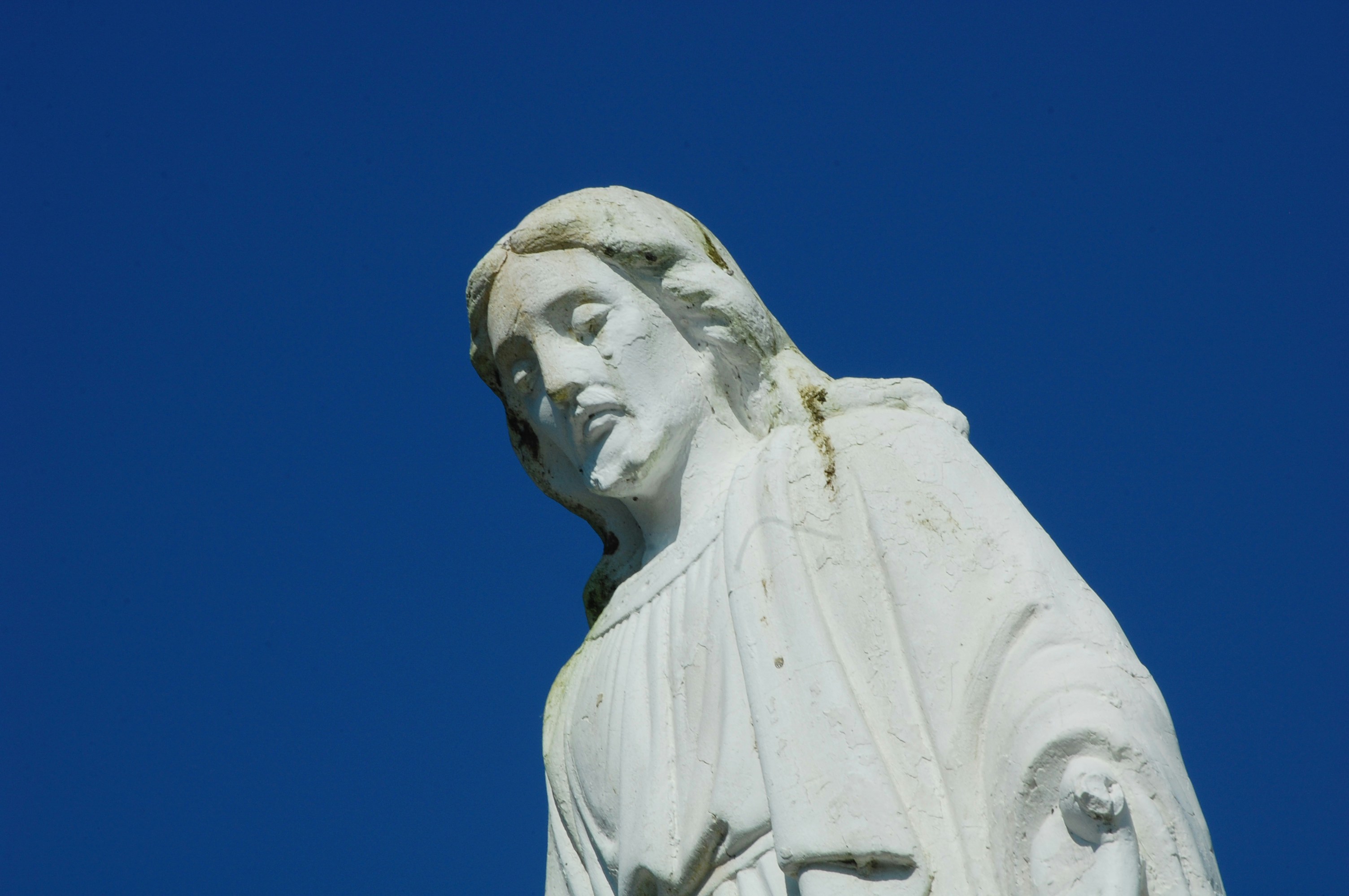 a statue of a person