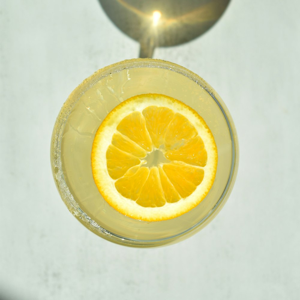 a lemon slice in a glass