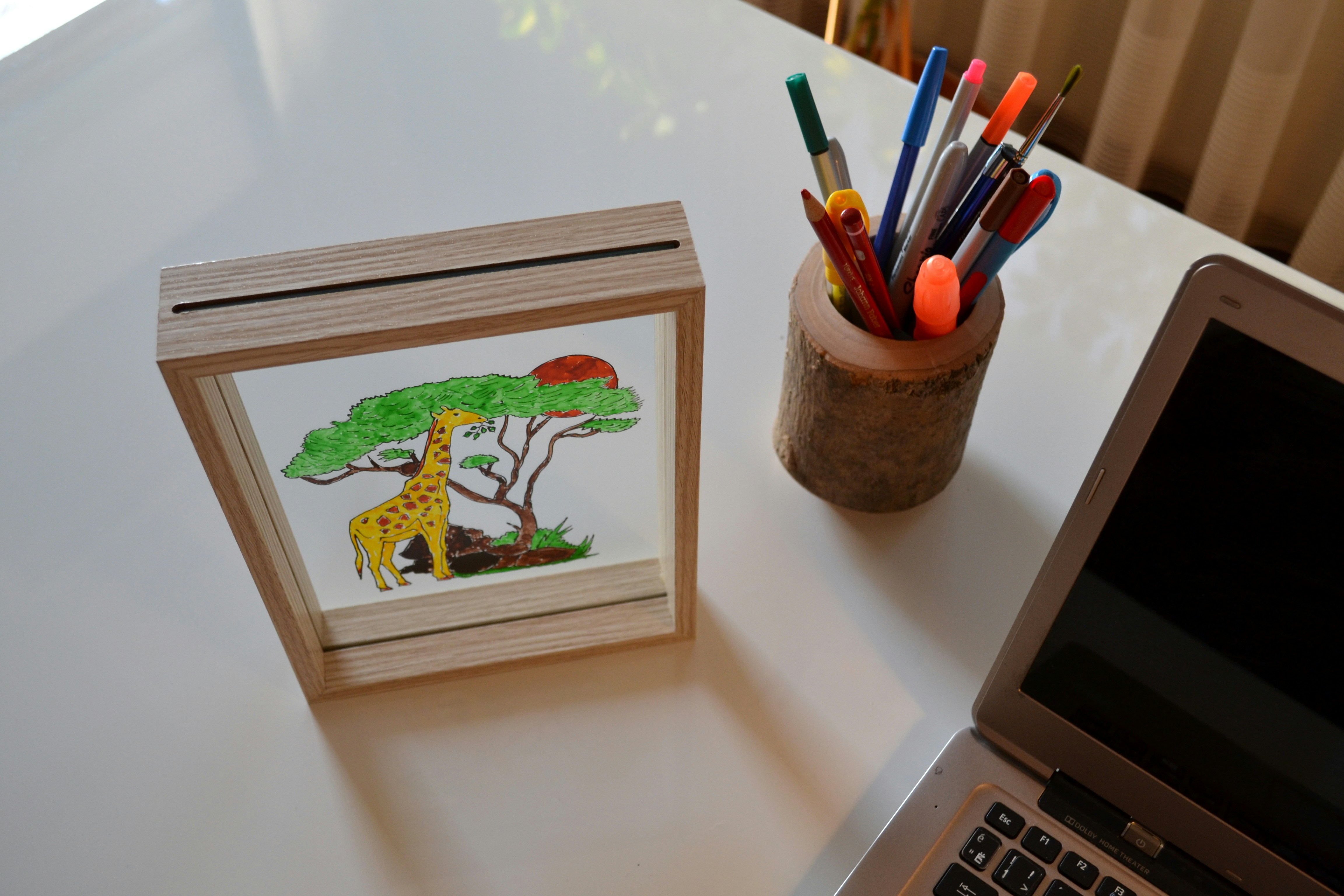 A Giraffe in my office. Glass Painting / Stained glass. Handmade. https://www.instagram.com/p/CU026m6q8fv/