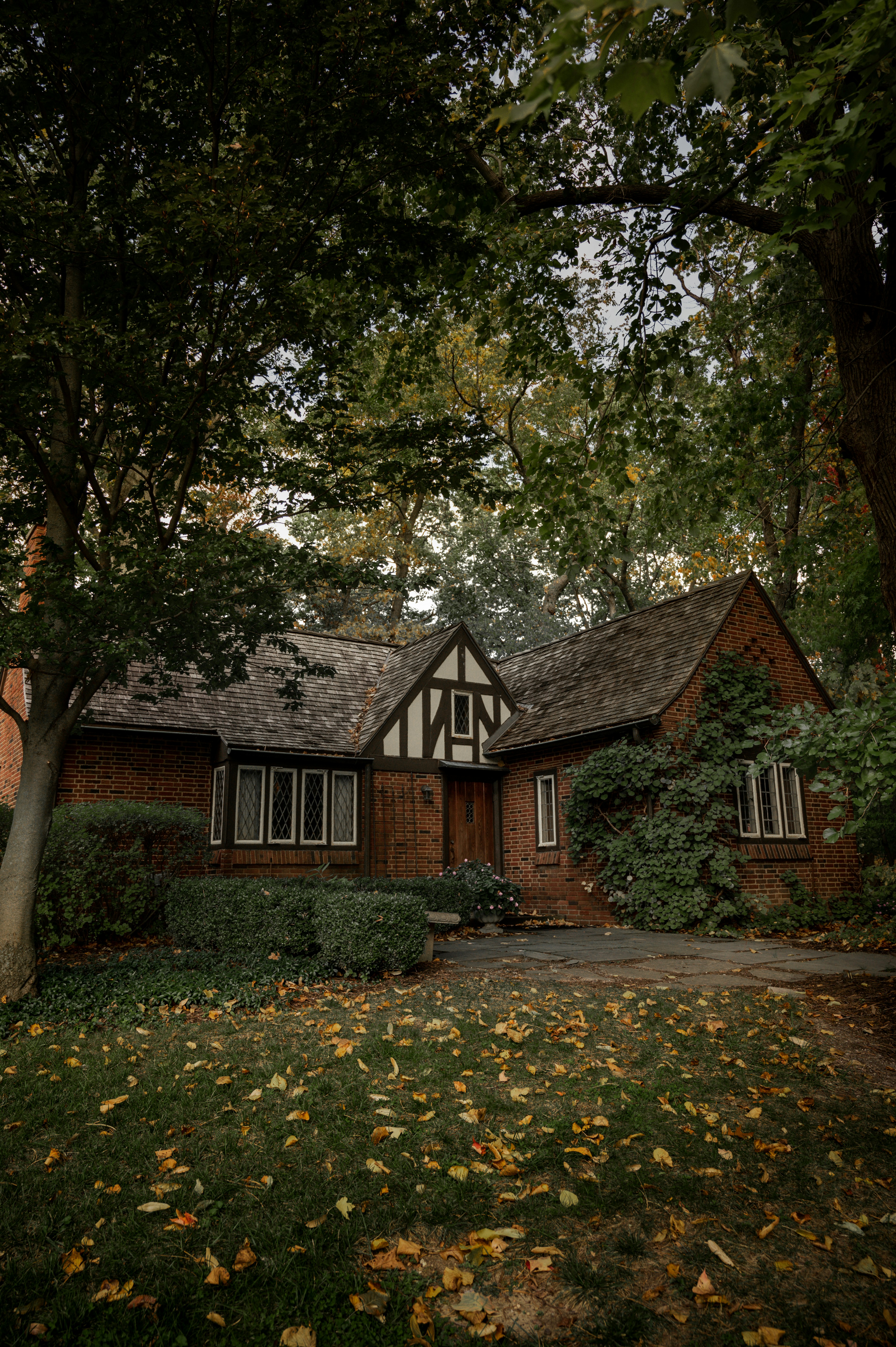 Foto zum Thema Ein Haus mit einem großen Garten Kostenloses Bild zu