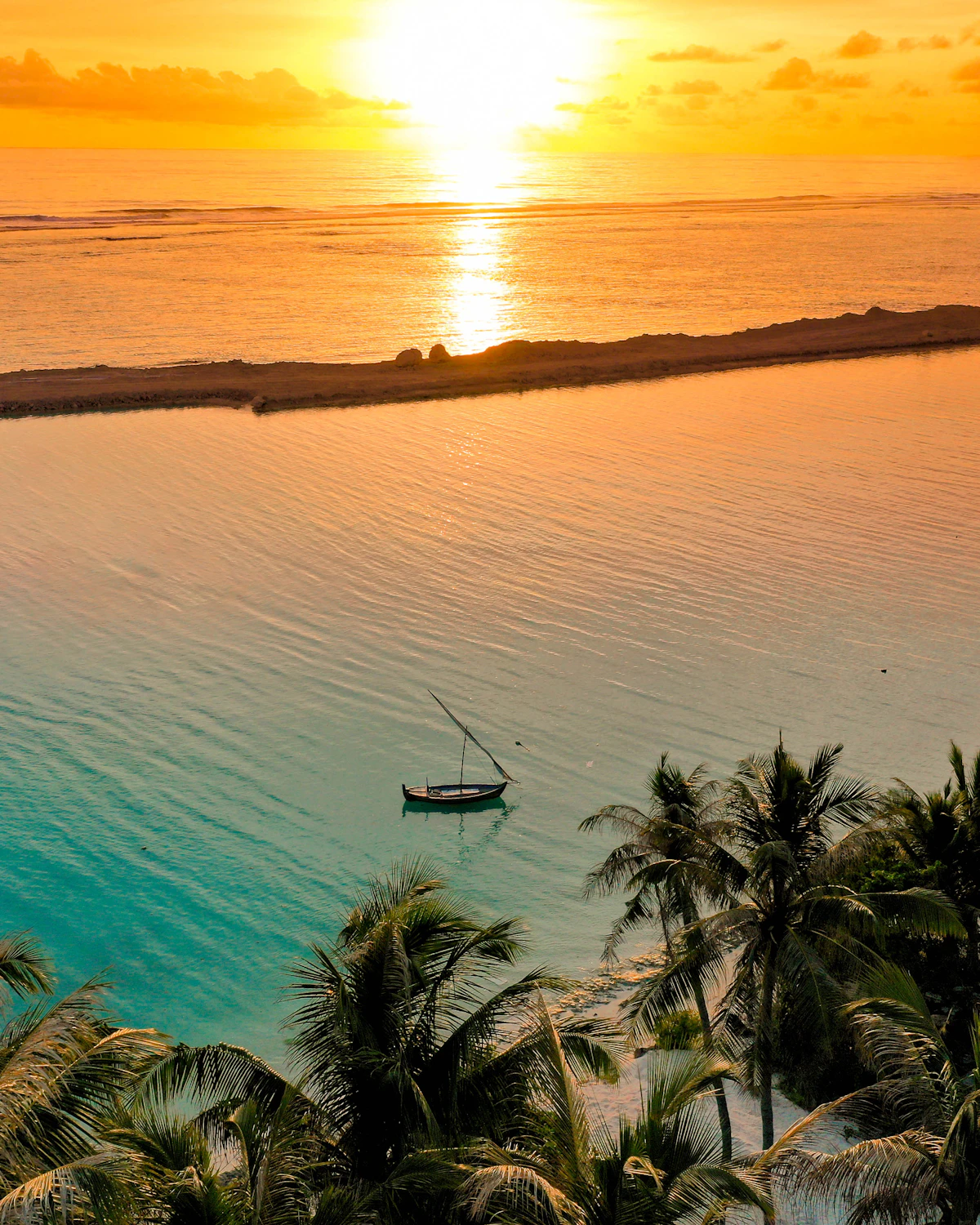 Playa paraíso Maldivas atardecer
