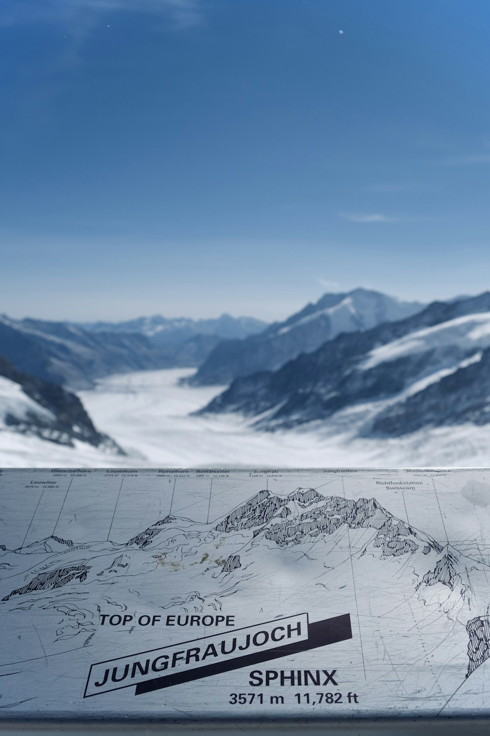 a snowy mountain range