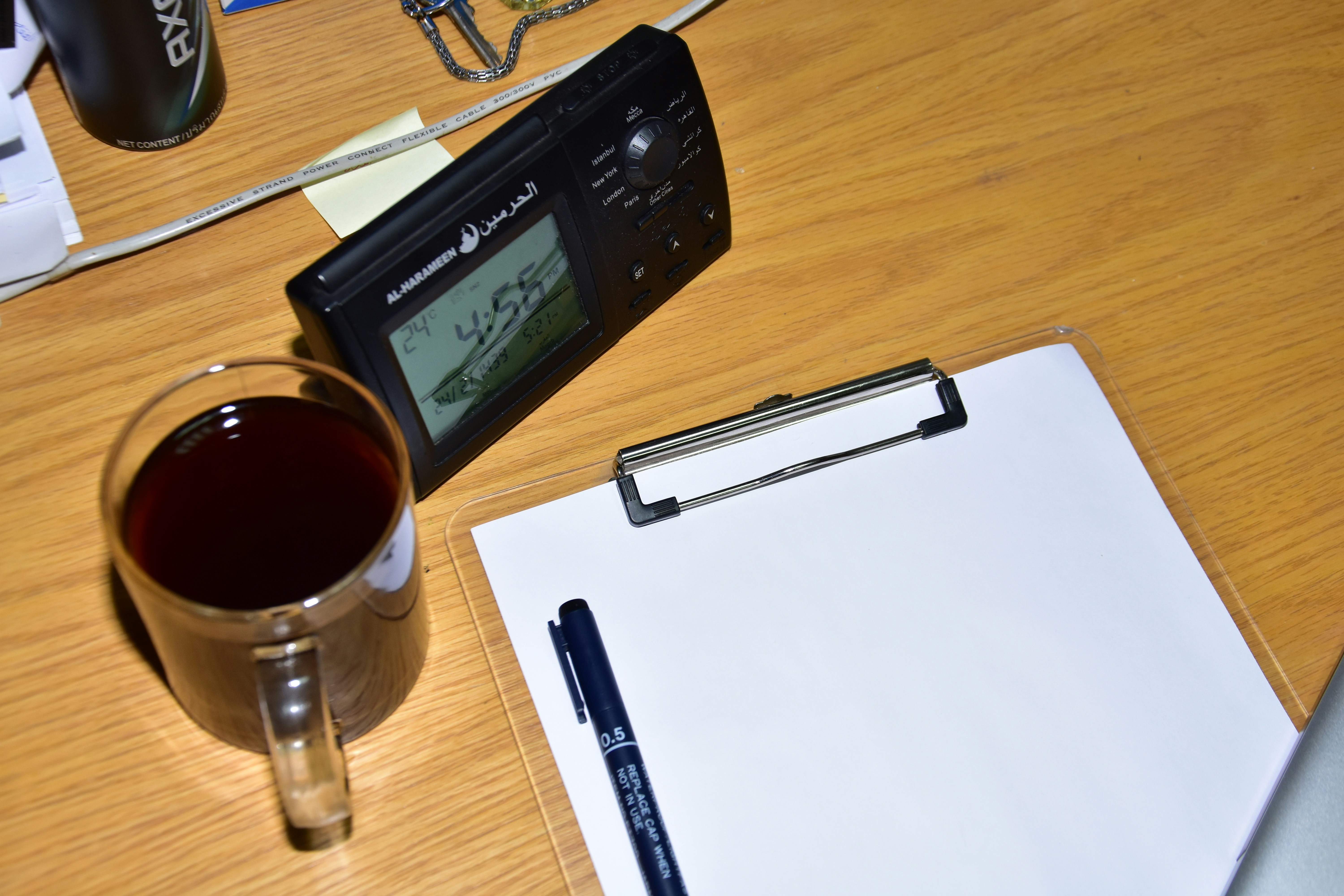 Dispositivos de IA para tomar notas: cómo grabar y transcribir tus reuniones sin levantar la mano