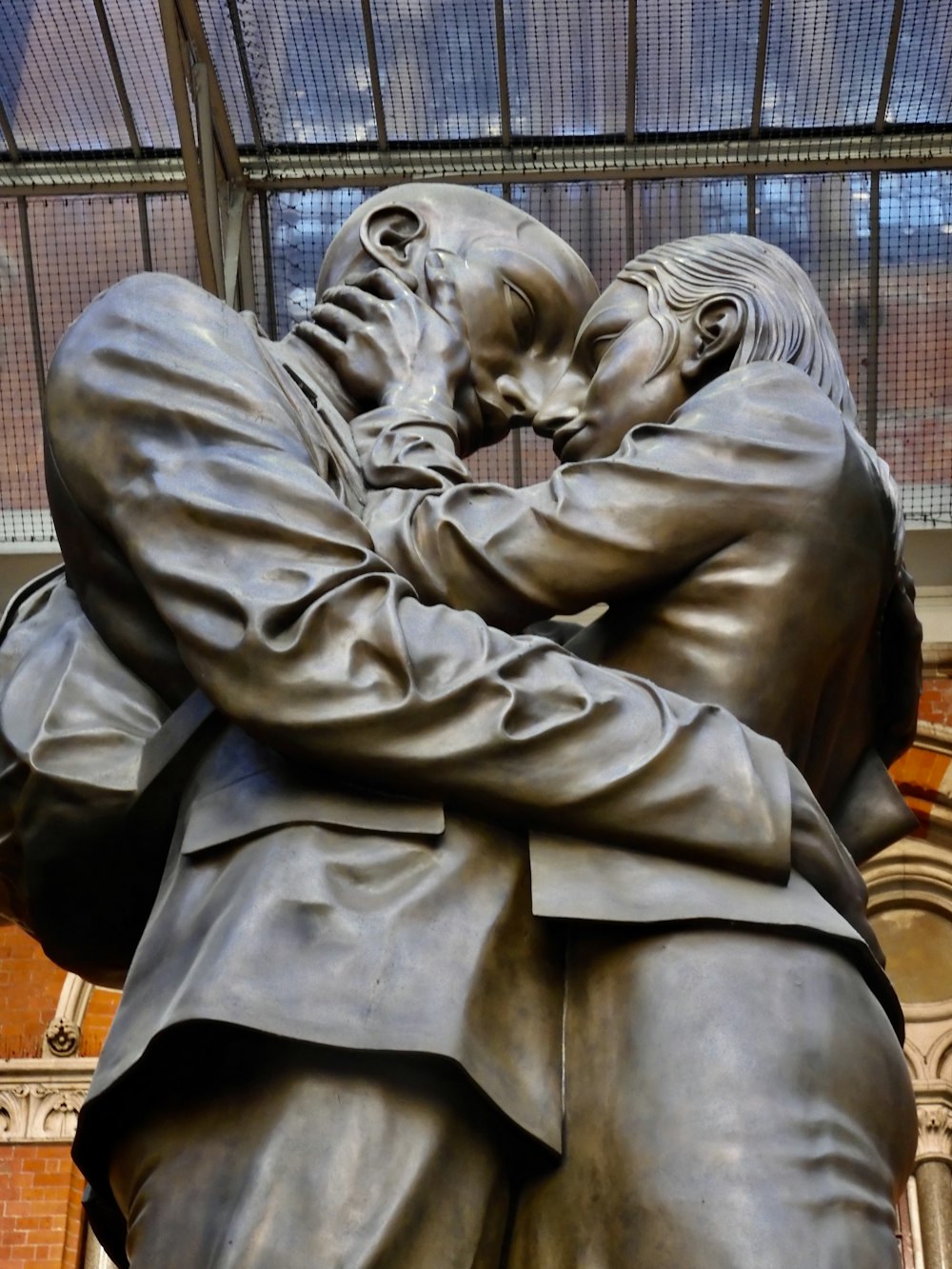 a statue of a man and a woman