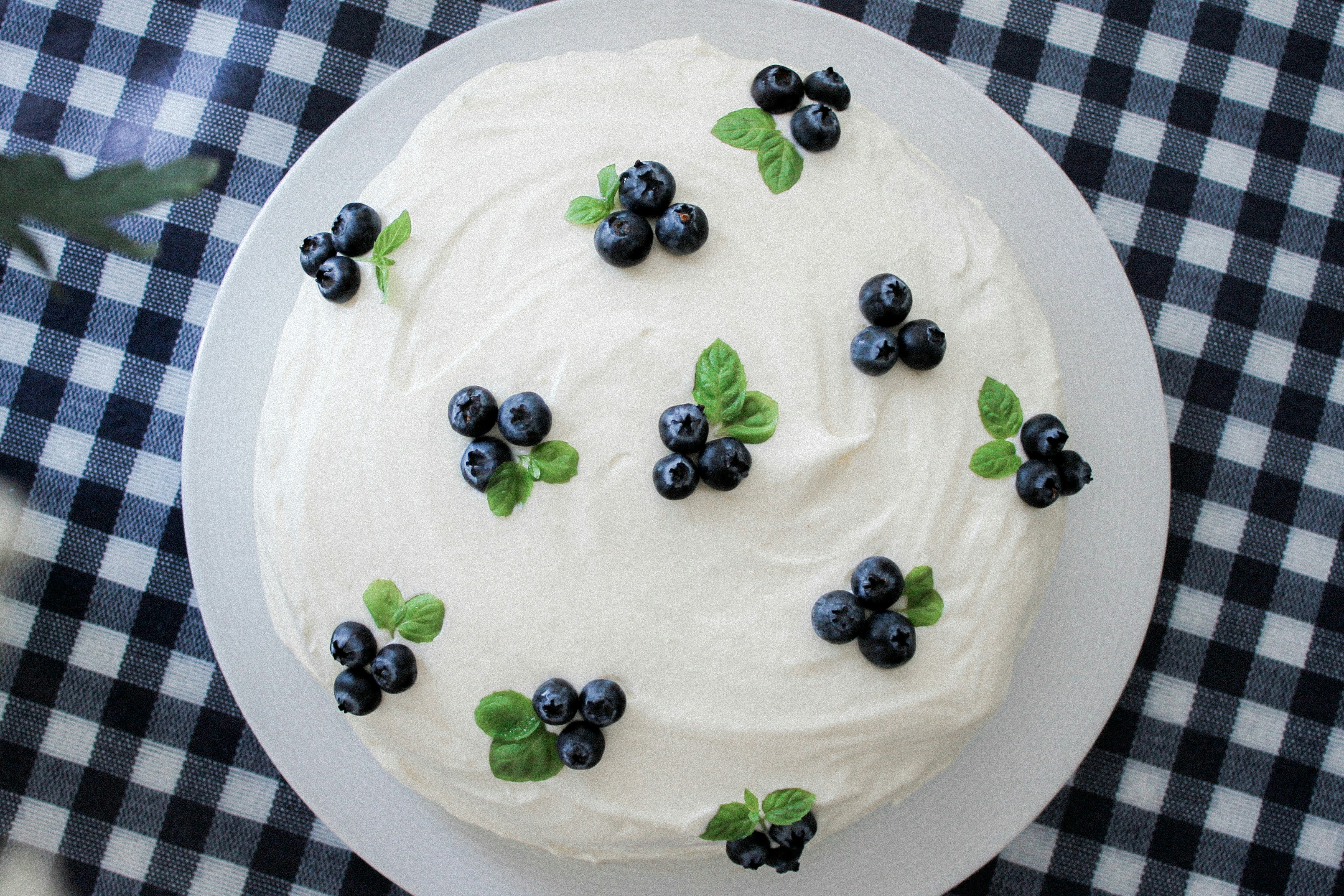 a plate of blueberries