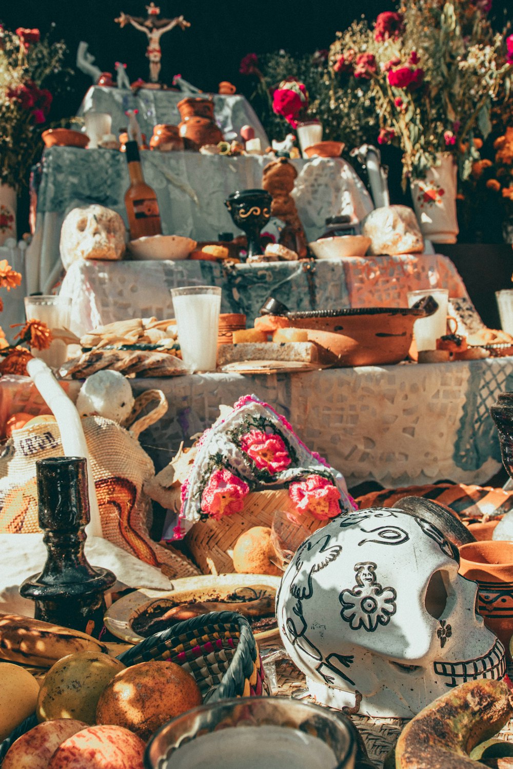 a table is filled with ordinary items