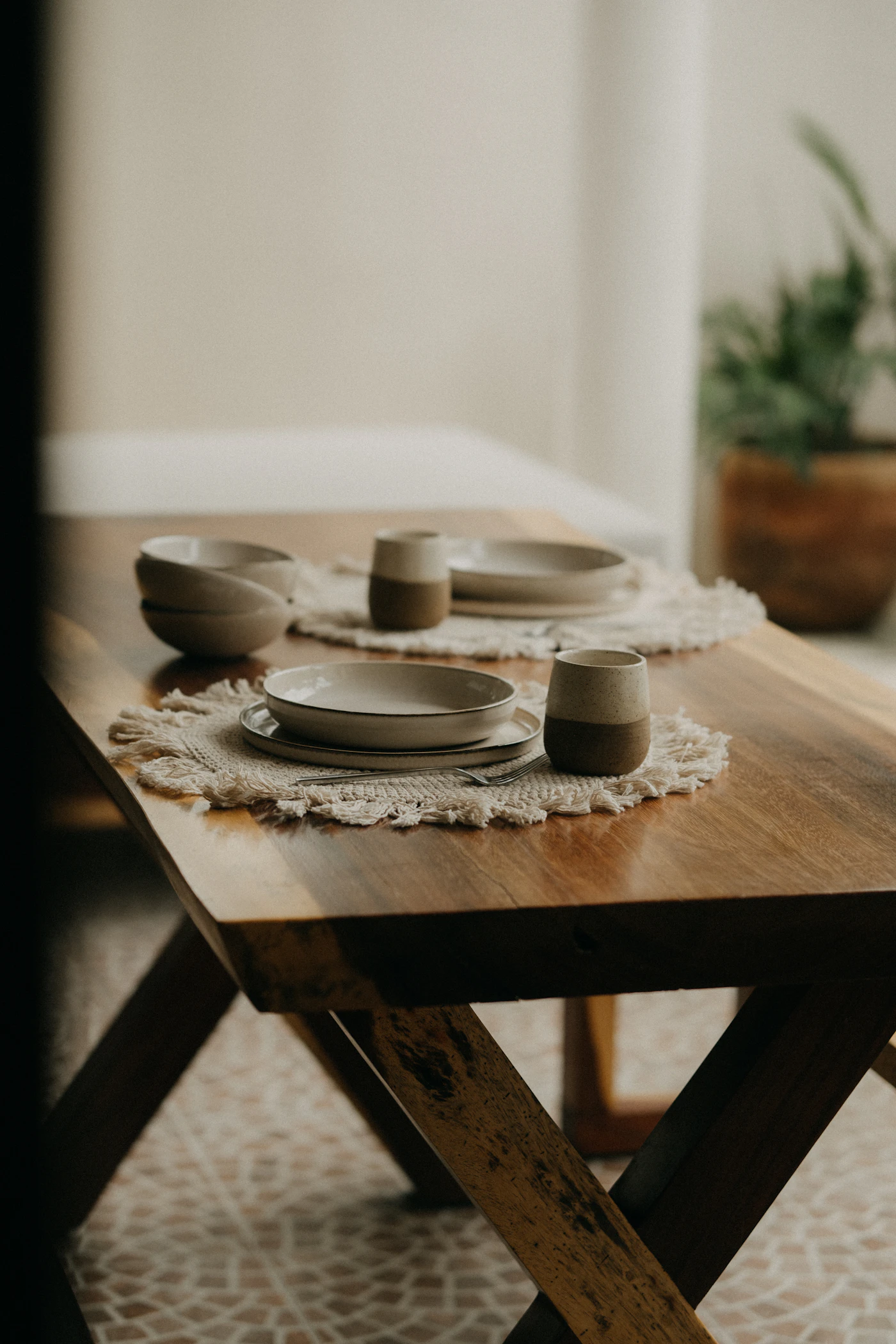 DIY table runners for boho weddings — Layered cheesecloth runners create an effortless, romantic tablescape.