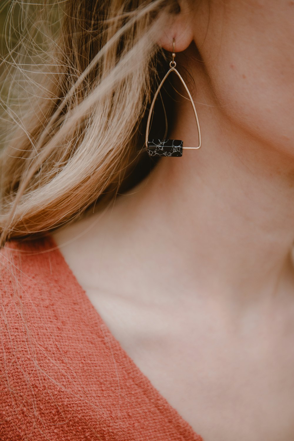 a woman's ear with a necklace