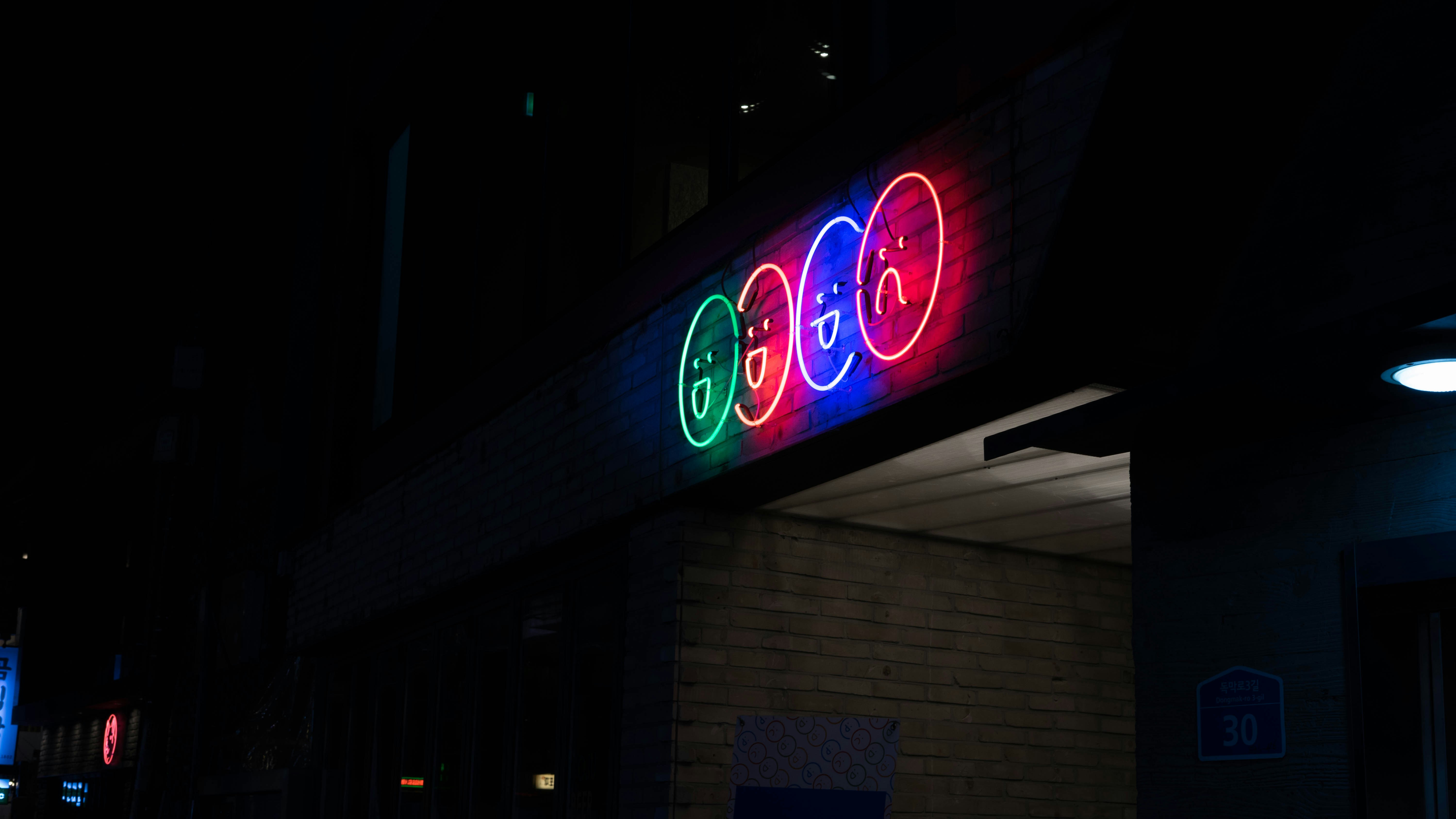 photo-1667670153688-f650bcc46f67?ixid=M3wxMjA3fDB8MXxzZWFyY2h8Nnx8c2xvdCUyMGdhY29yJTIwb25saW5lfGVufDB8fHx8MTc0ODY3NDU2M3ww\u0026ixlib=rb-4.1.0