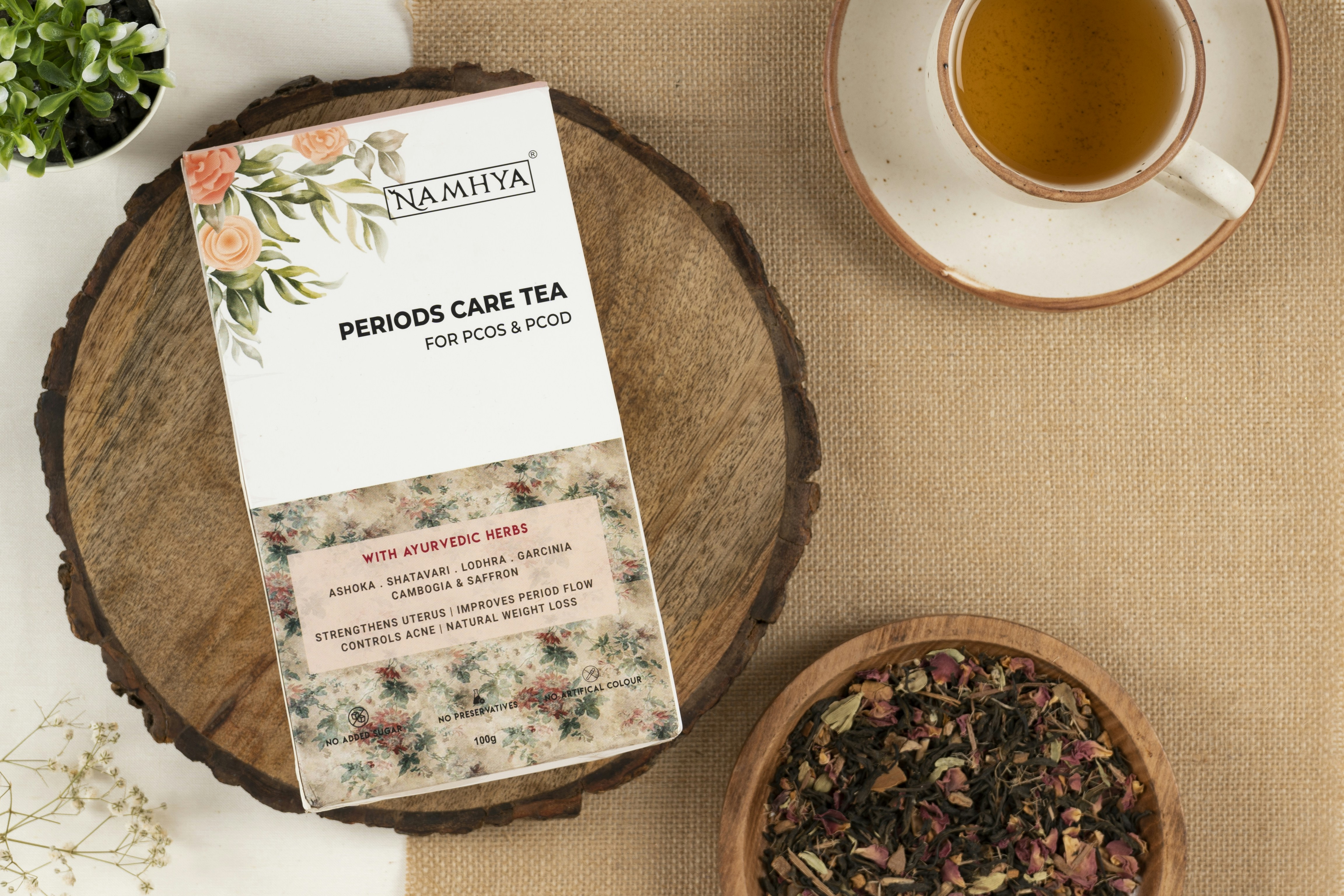 buku dan secangkir kopi