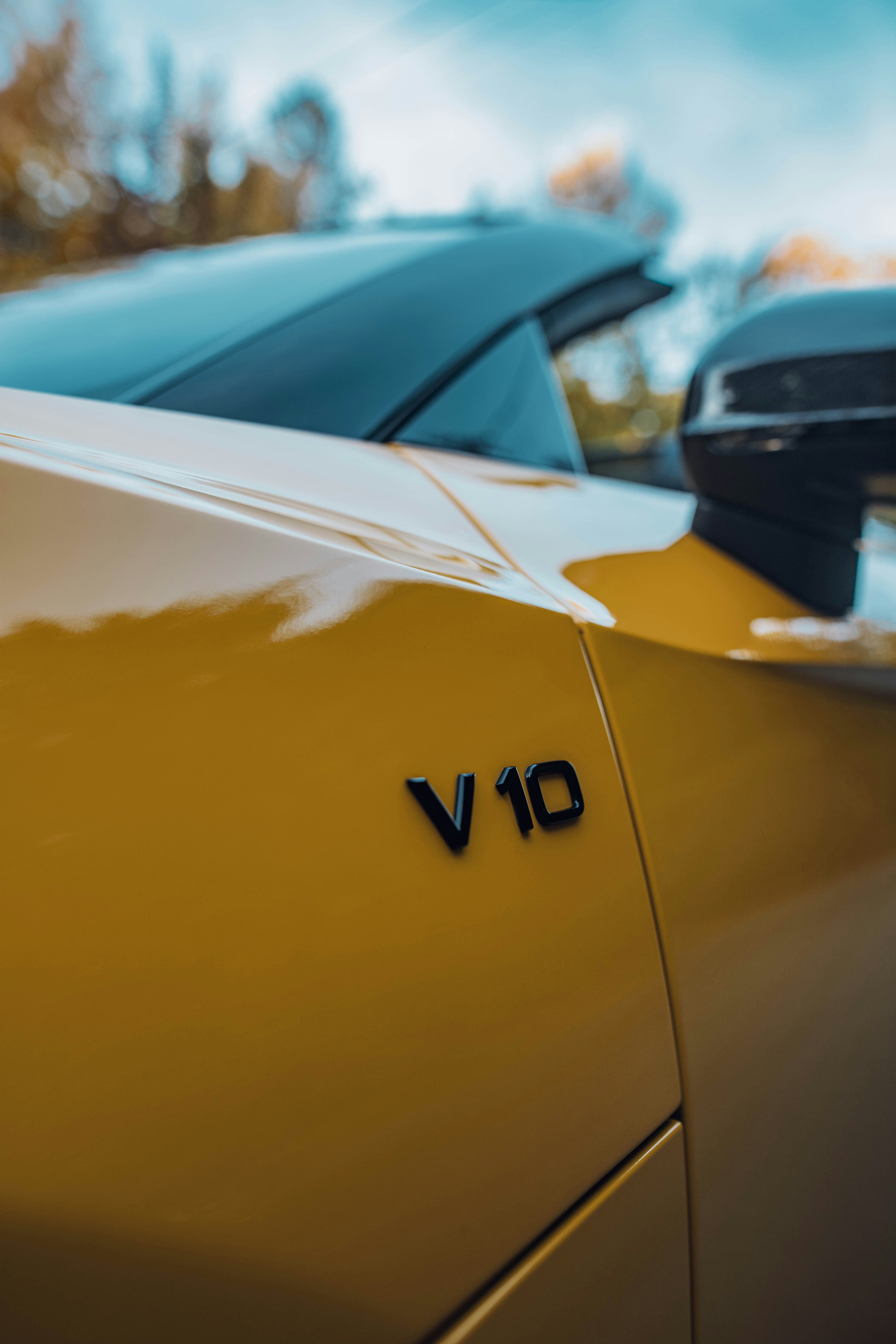 Un primer plano de un coche
