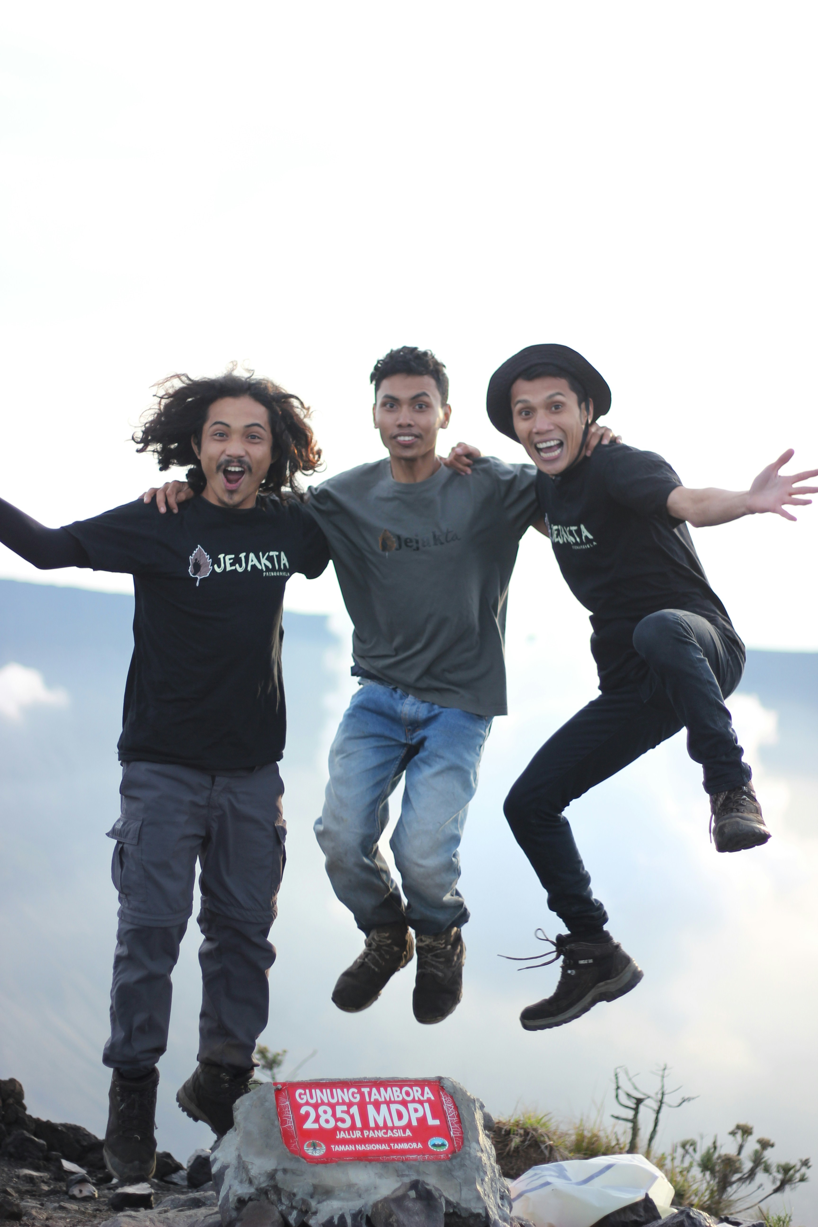 adventure travel wallpaper, wallpaper, Overlanding First Aid Kits: Essentials for Remote Travel 6