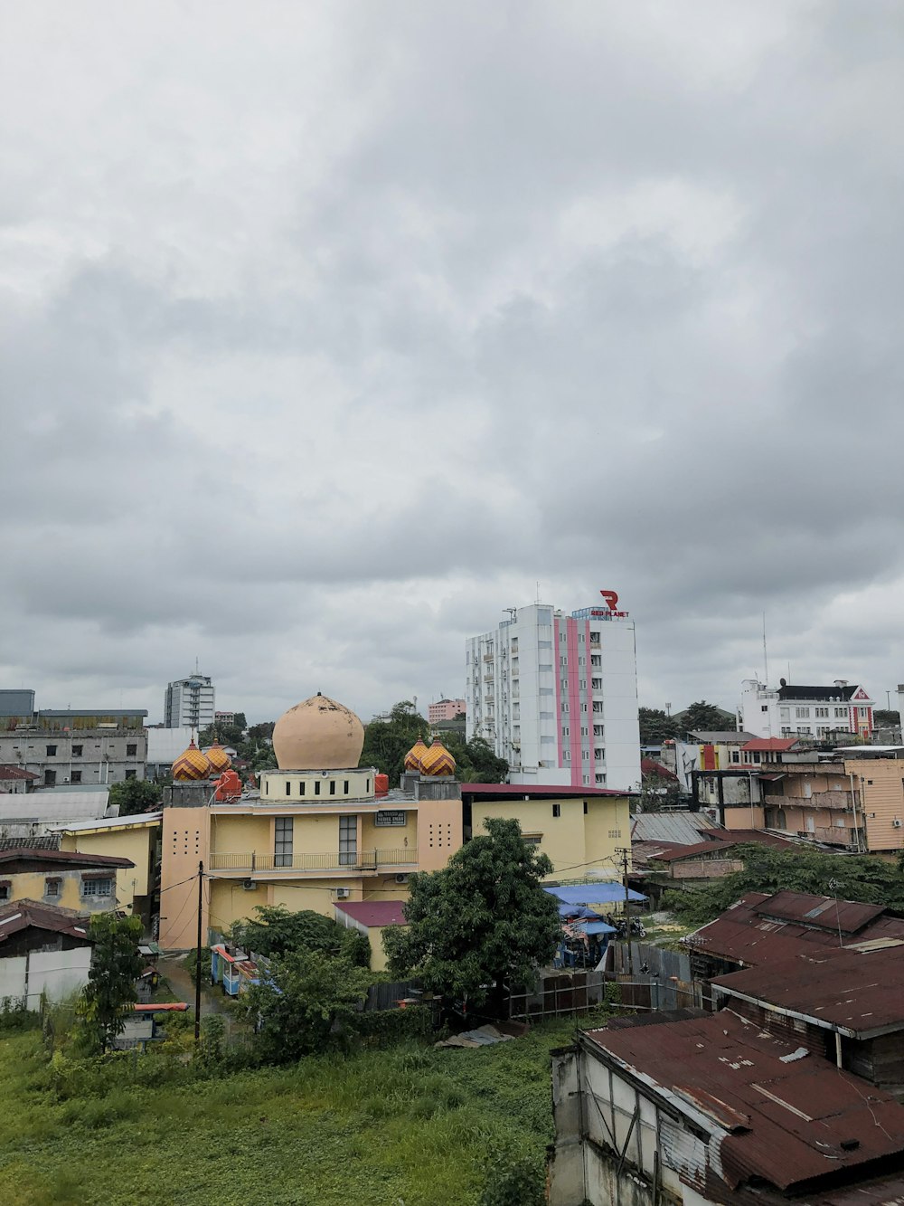 a city with many buildings