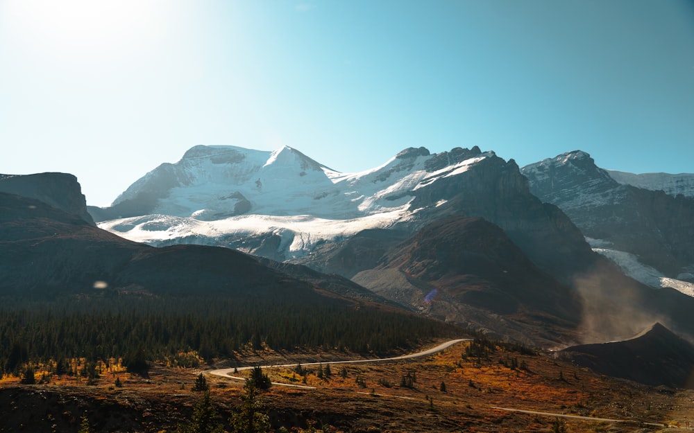 a snowy mountain range