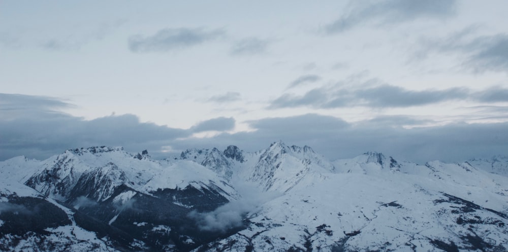 a snowy mountain range