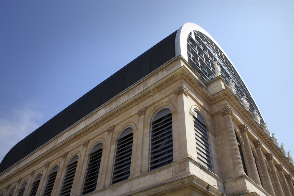 a building with a curved roof