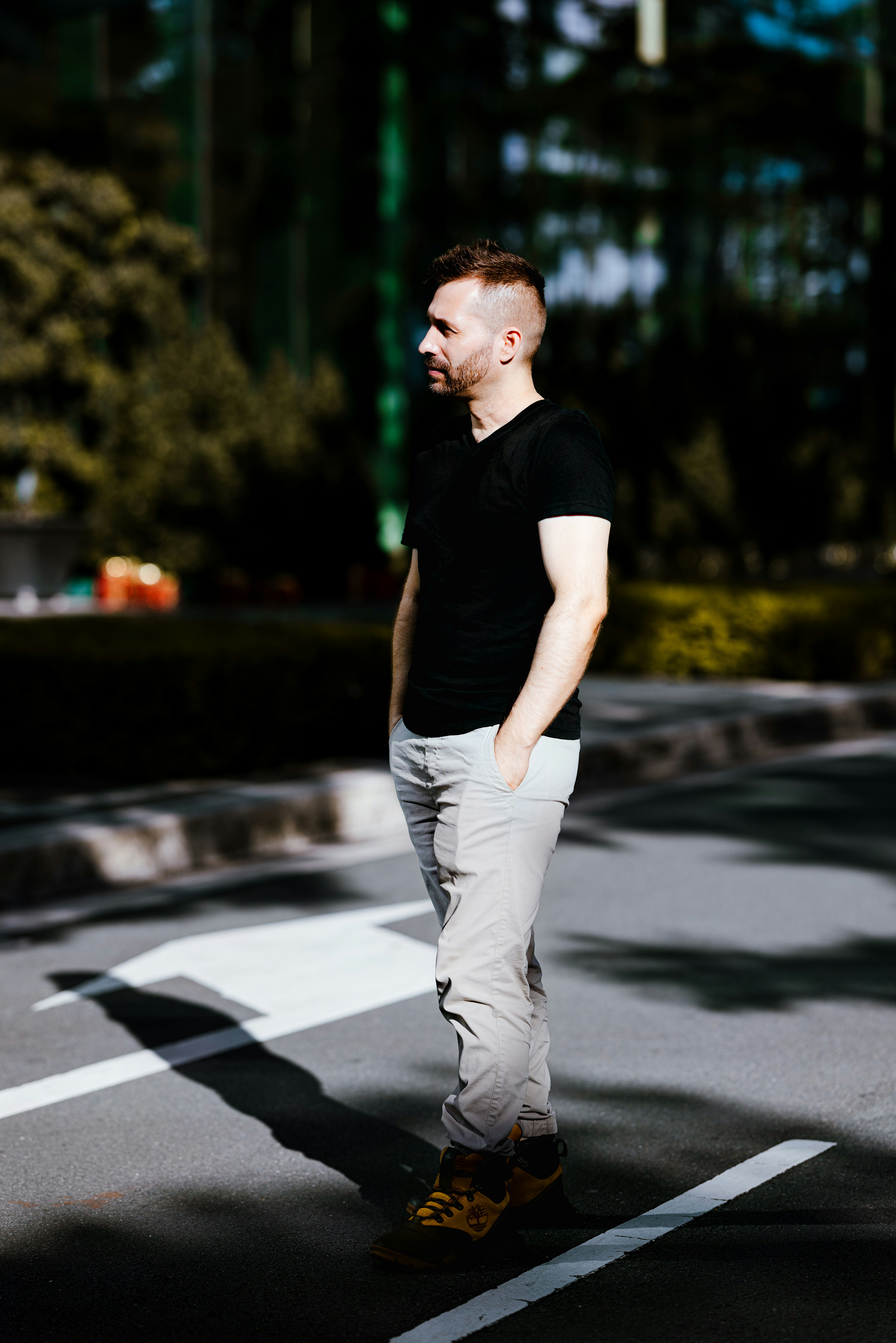 photo-1667744565777-fa2eb22adeeb?ixid=M3wxMjA3fDB8MXxzZWFyY2h8MTh8fG1lbnMlMjB0JTIwc2hpcnRzfGVufDB8fHx8MTc0OTA4MDM1NHww\u0026ixlib=rb-4.1.0