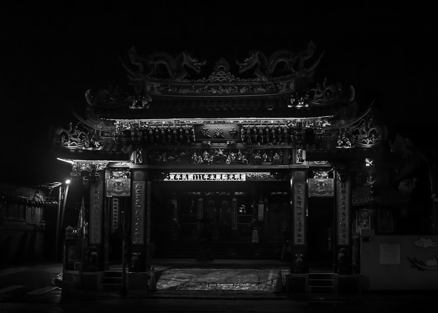 龍山寺除夕夜香火繚繞