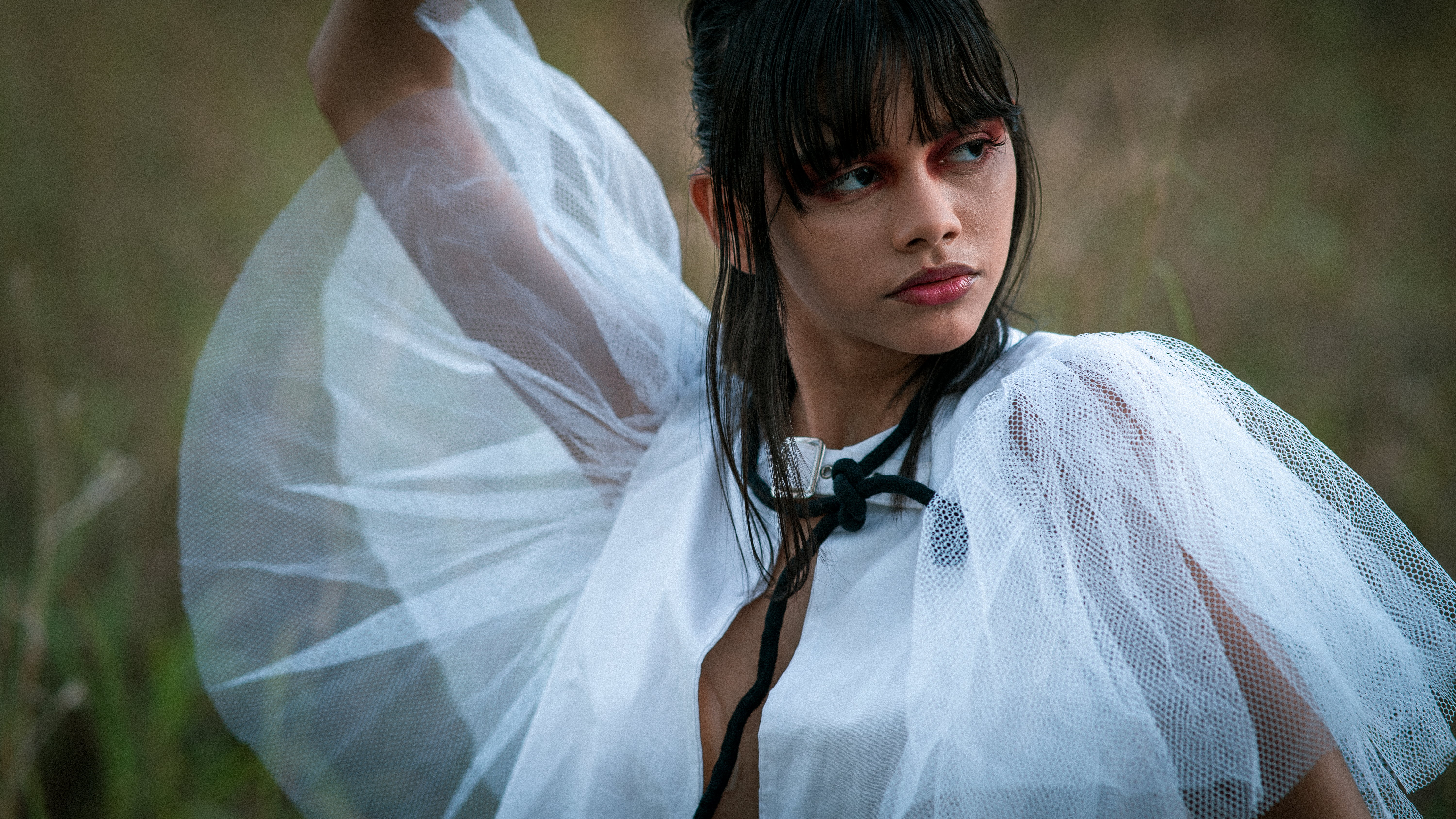 Behind the Scenes of Trendy Rom-Coms: Fashion's Role in Modern Storytelling