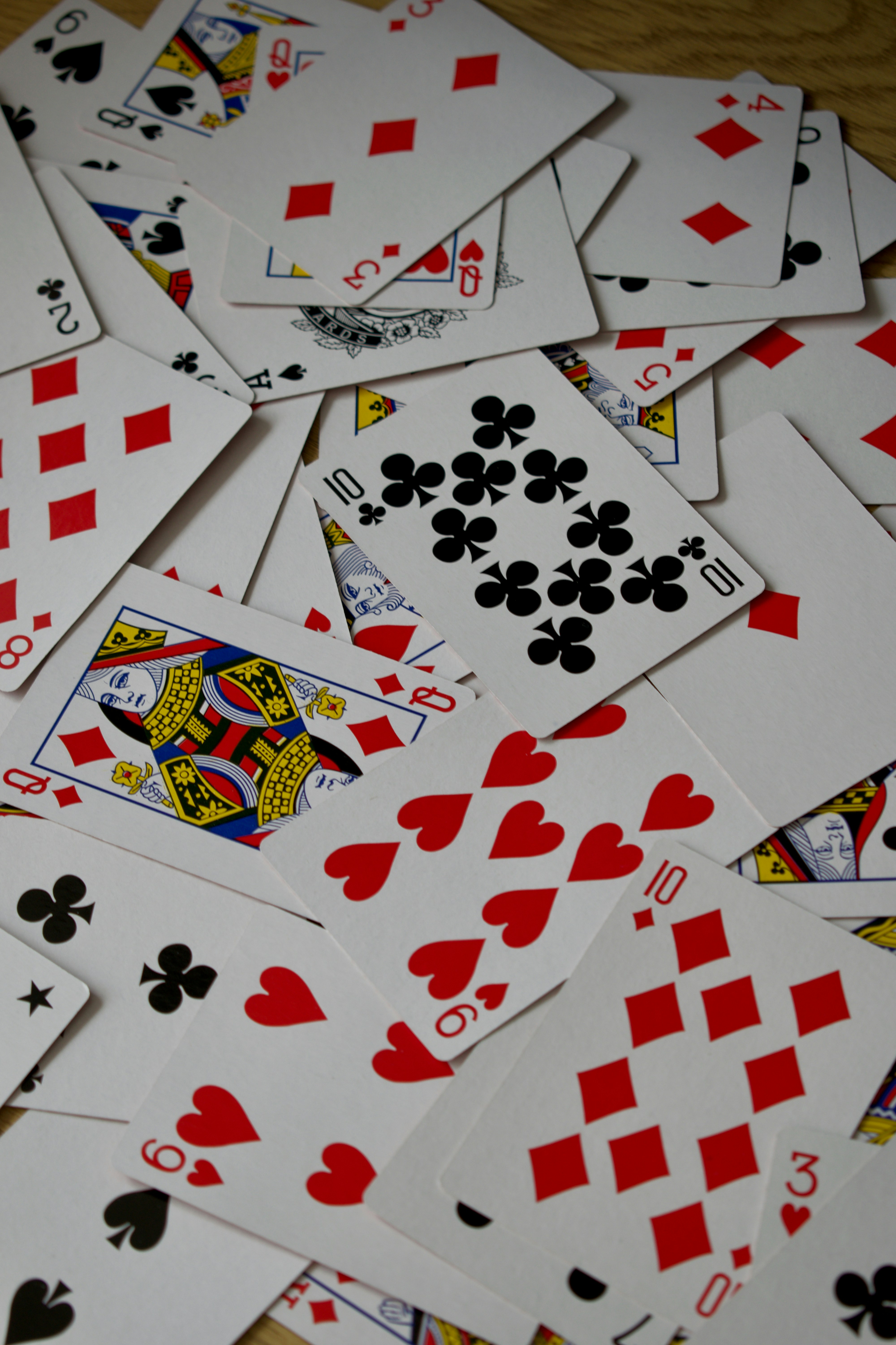 photo-1667833719253-8b61c950e16b?ixid=M3wxMjA3fDB8MXxzZWFyY2h8MTV8fHBva2VyJTIwZ2FtZXxlbnwwfHx8fDE3Njg4MDc2ODR8MA\u0026ixlib=rb-4.1.0