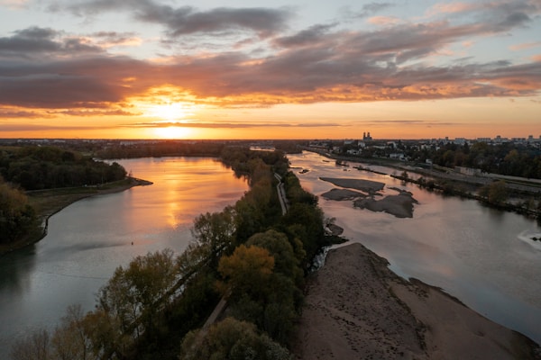 Optimal Weather & Season Guide for Orléans: Best Months to Visit