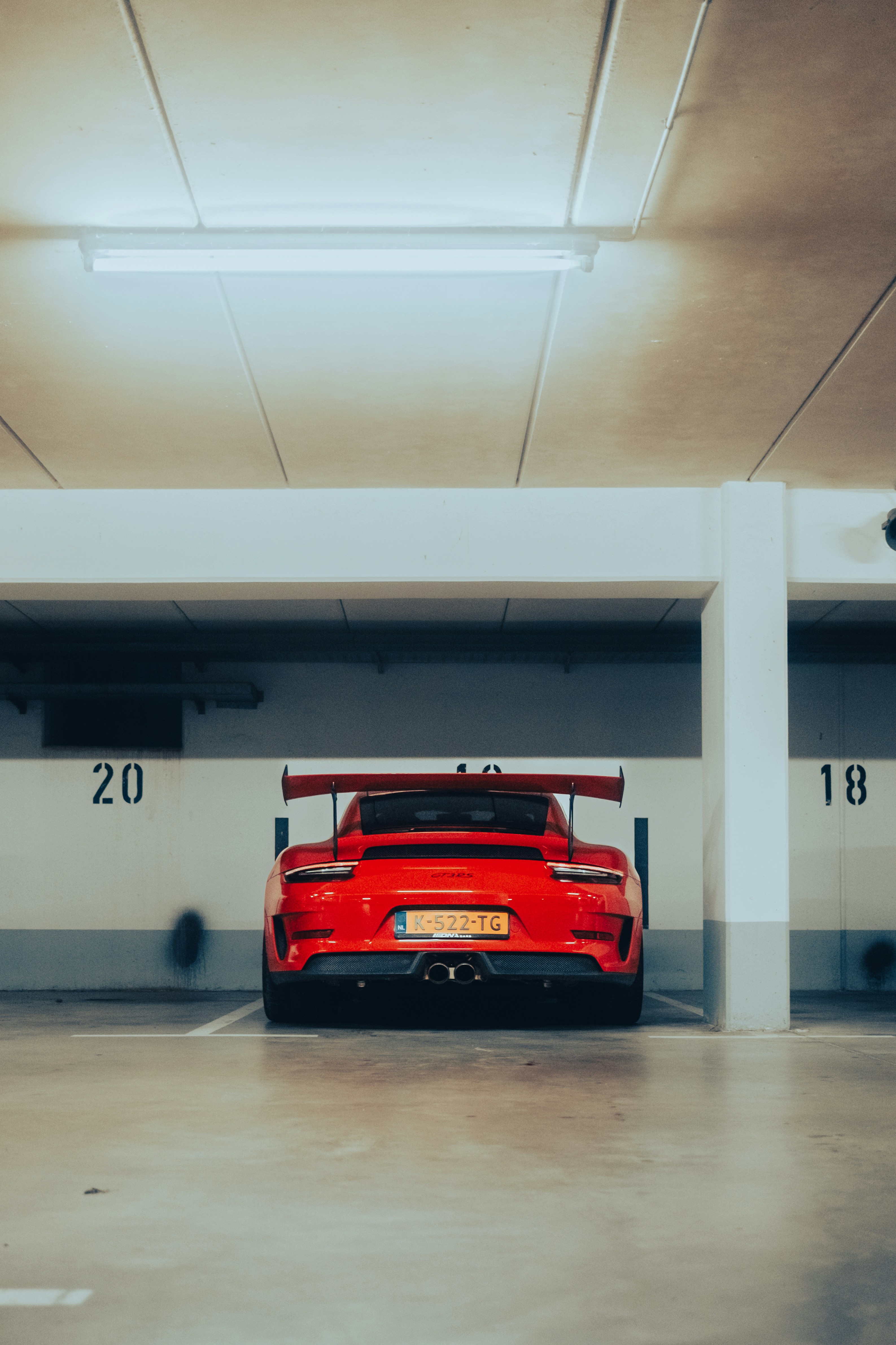 Photo by lorenzohamers