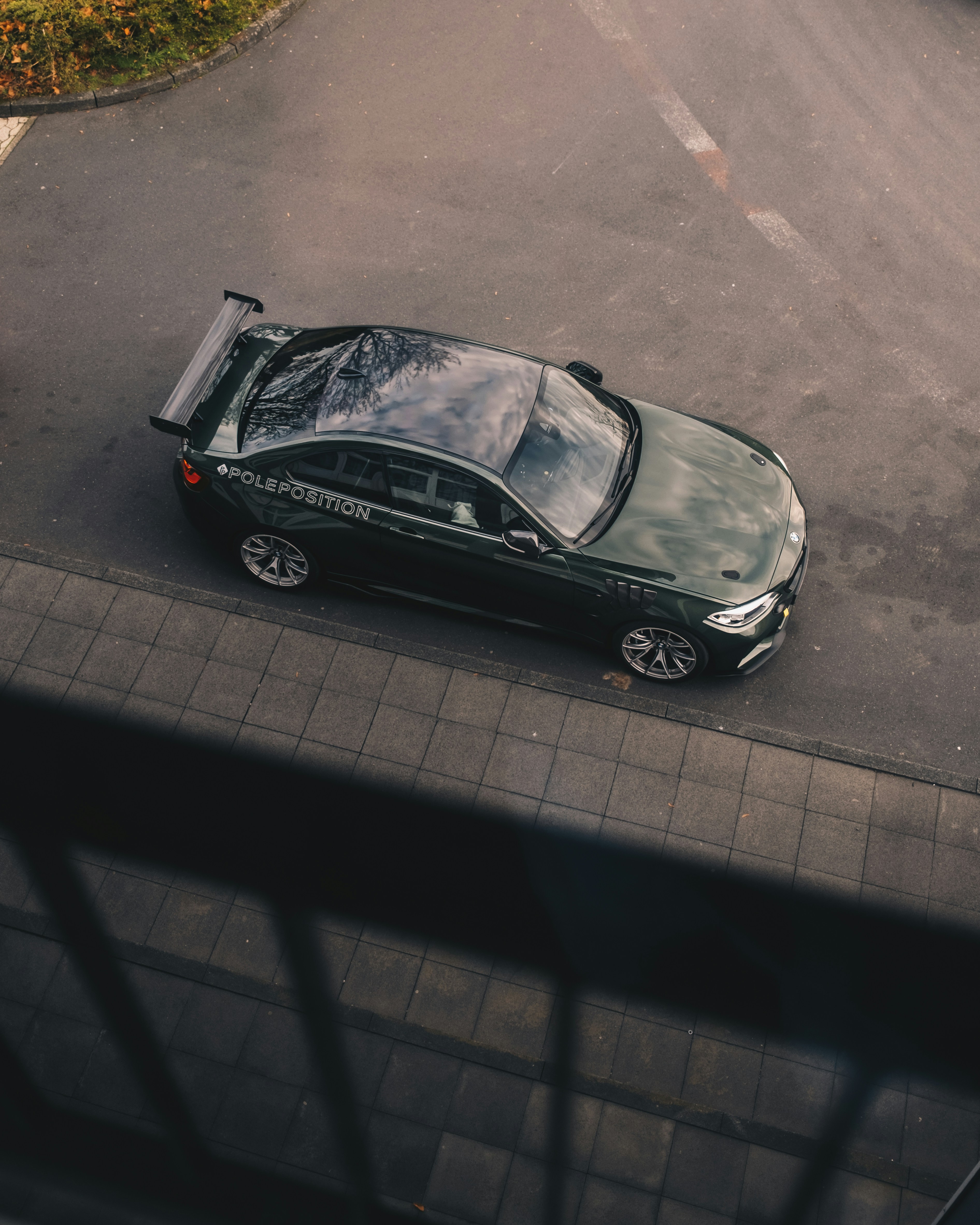 Photo by lorenzohamers