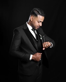 a man in a suit and tie