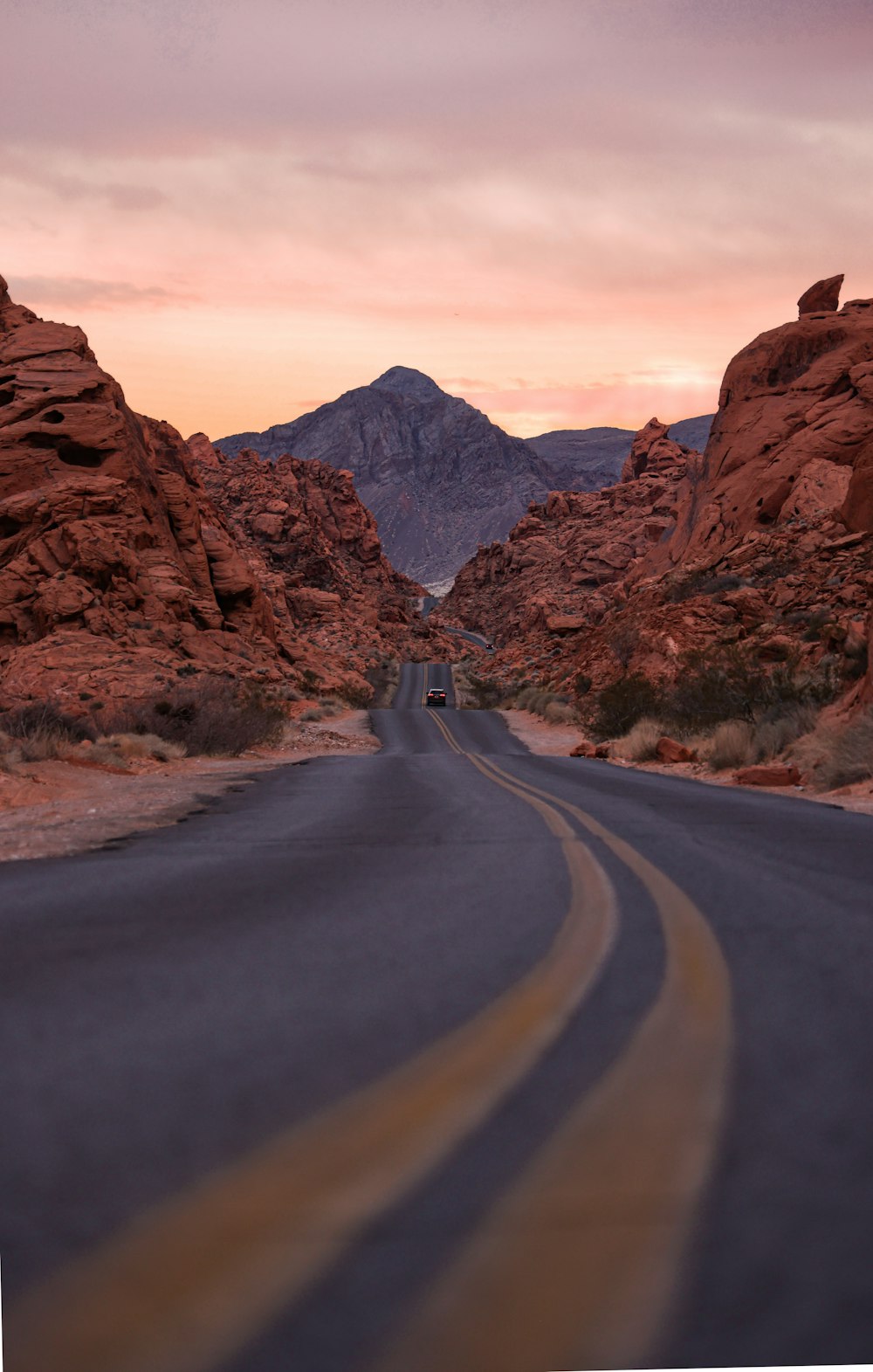 Eine Straße in der Wüste