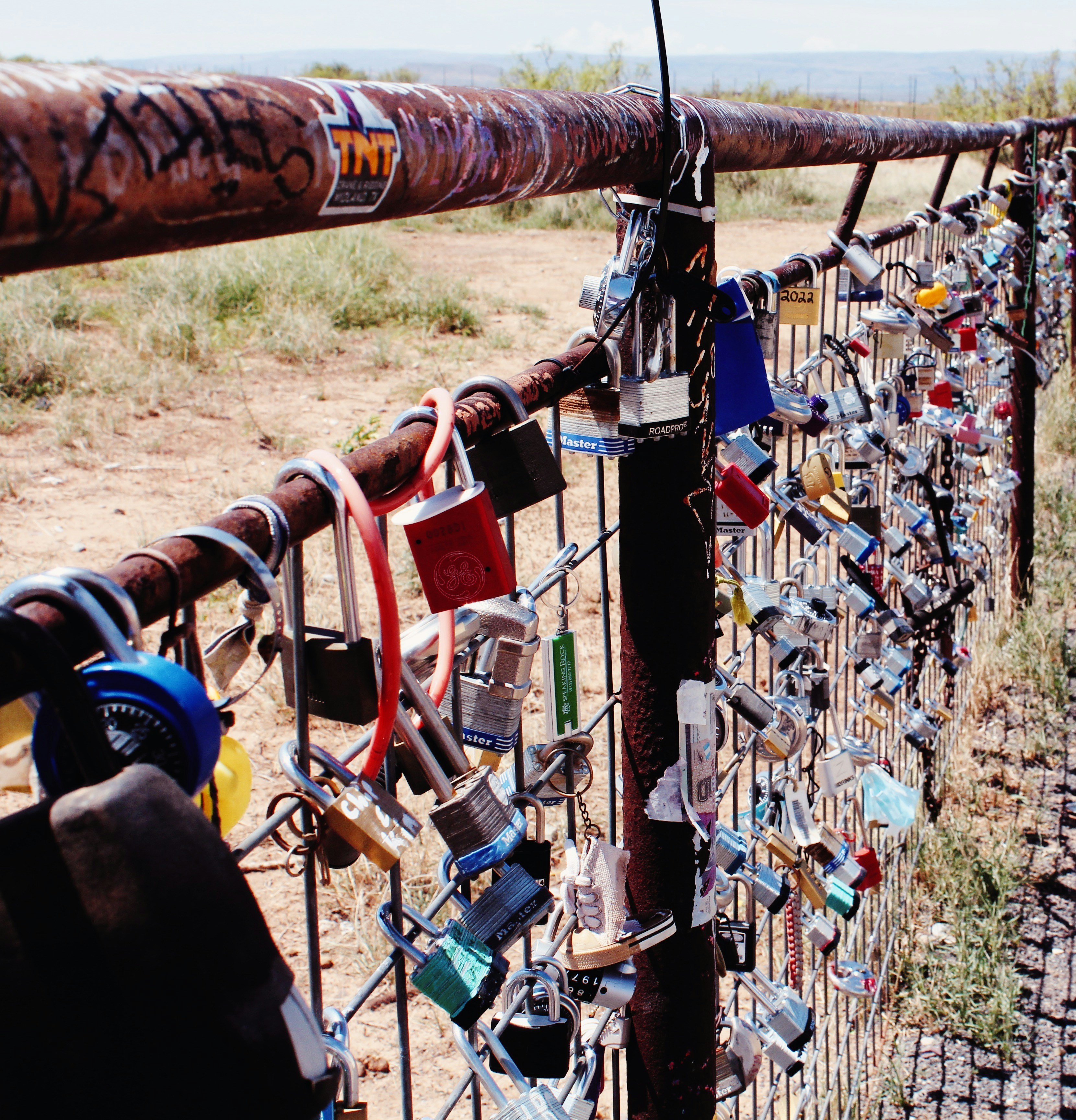 photo-1667857399223-593f0b4e0961?ixid=M3wxMjA3fDB8MXxzZWFyY2h8MTR8fGxvY2tzbWl0aCUyMCUzQXxlbnwwfHx8fDE3NTQzMDAzNTZ8MA\u0026ixlib=rb-4.1.0