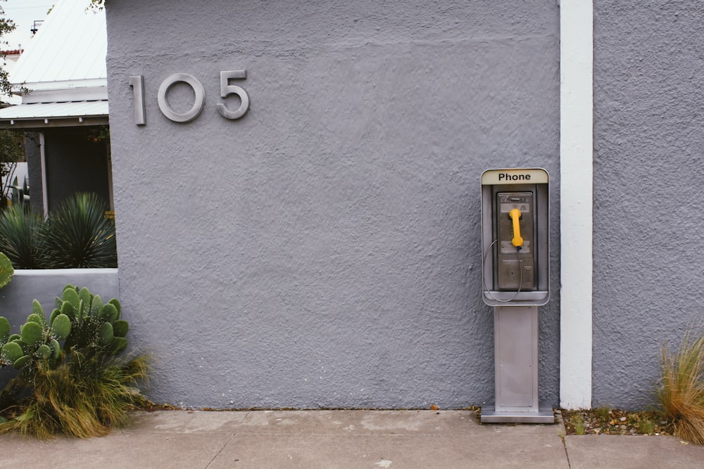 a parking meter on the sidewalk