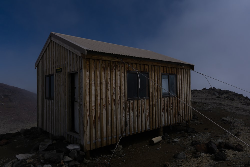 a small wooden building