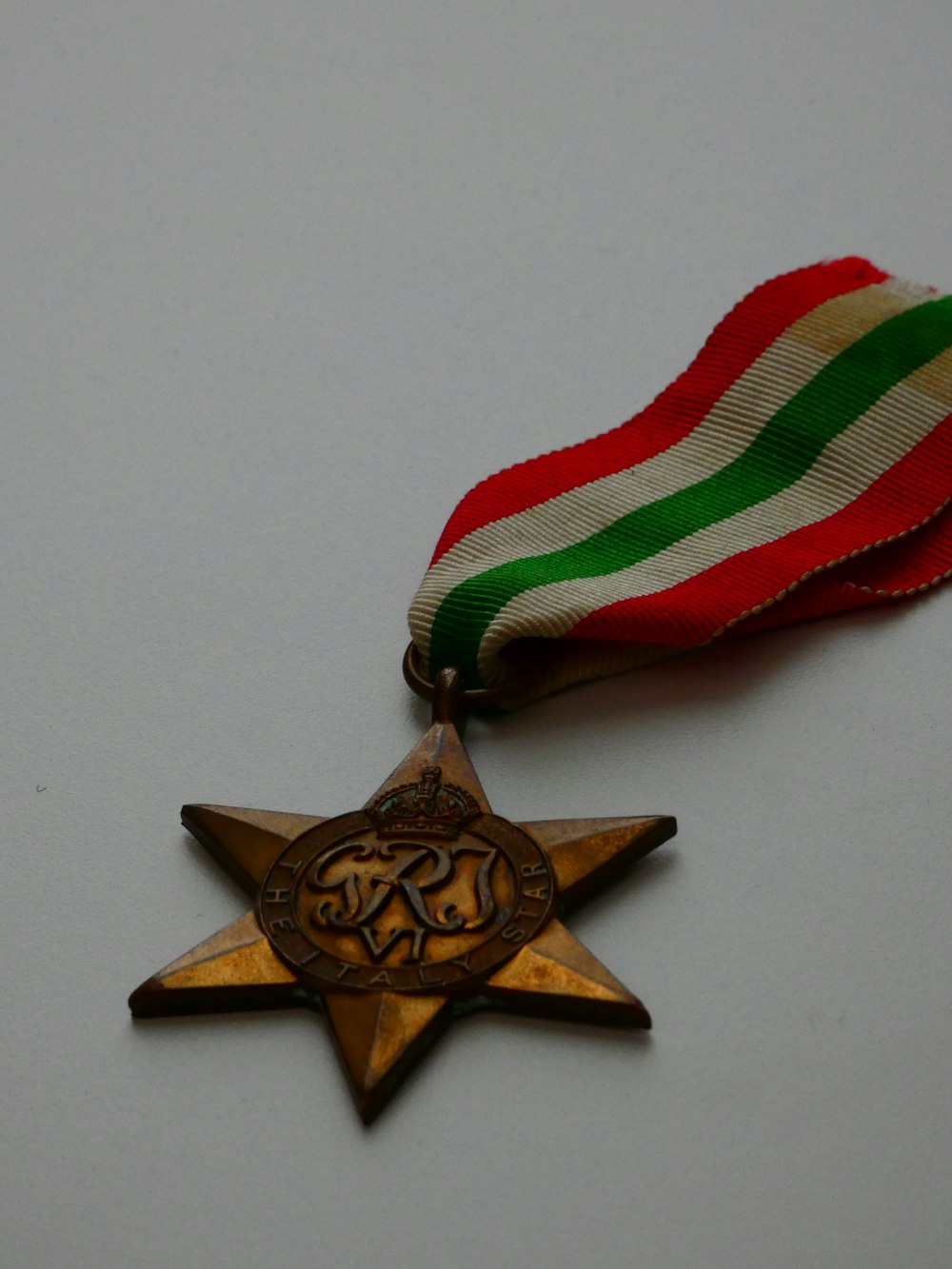 a medal with a flag