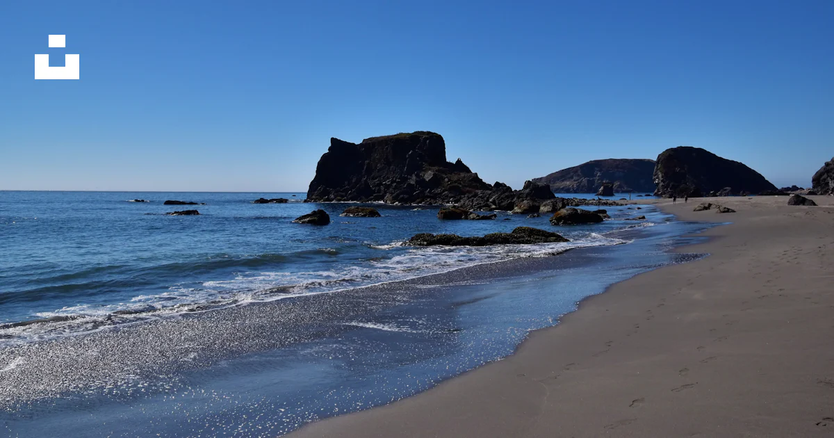 Une Plage Avec Des Rochers Et De L eau Photo Photo Parc D tat De une-plage-avec-des-rochers-et-de-l-eau-photo-photo-parc-d-tat-de
