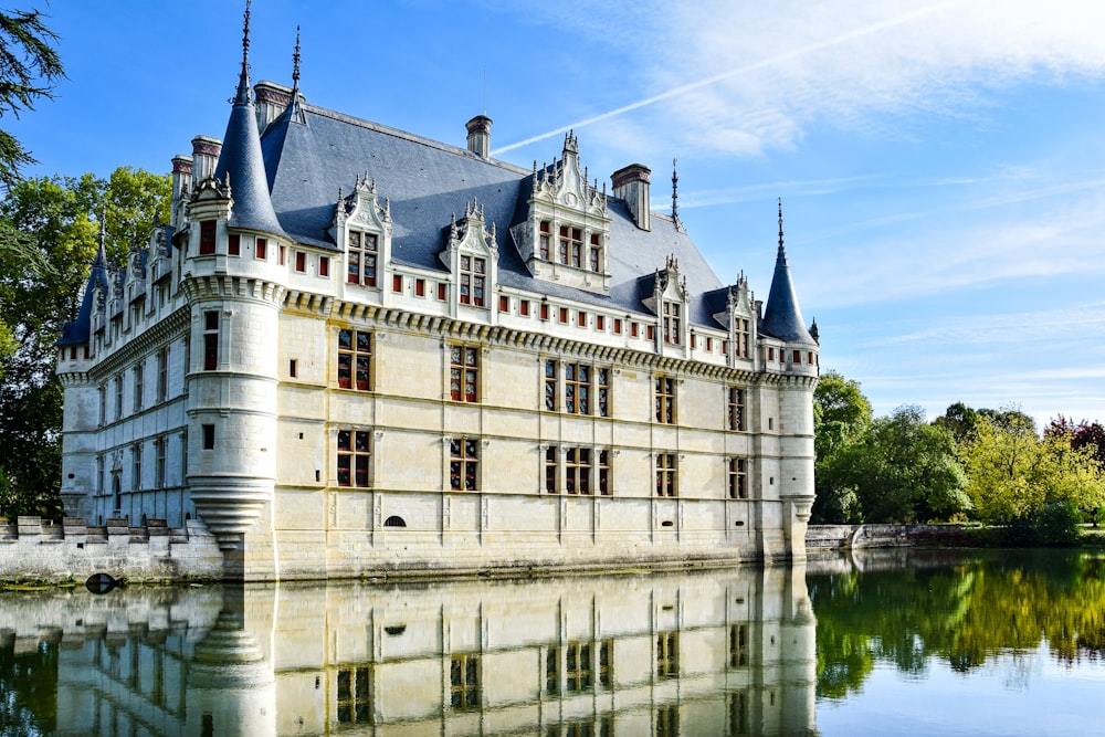 Château d'Azay-le-Rideau with a tower and a body of water in front of it