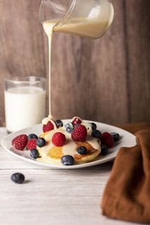 Healthy breakfast bowl with oats, yogurt, and blueberries – nutrient-rich and gut-friendly meal