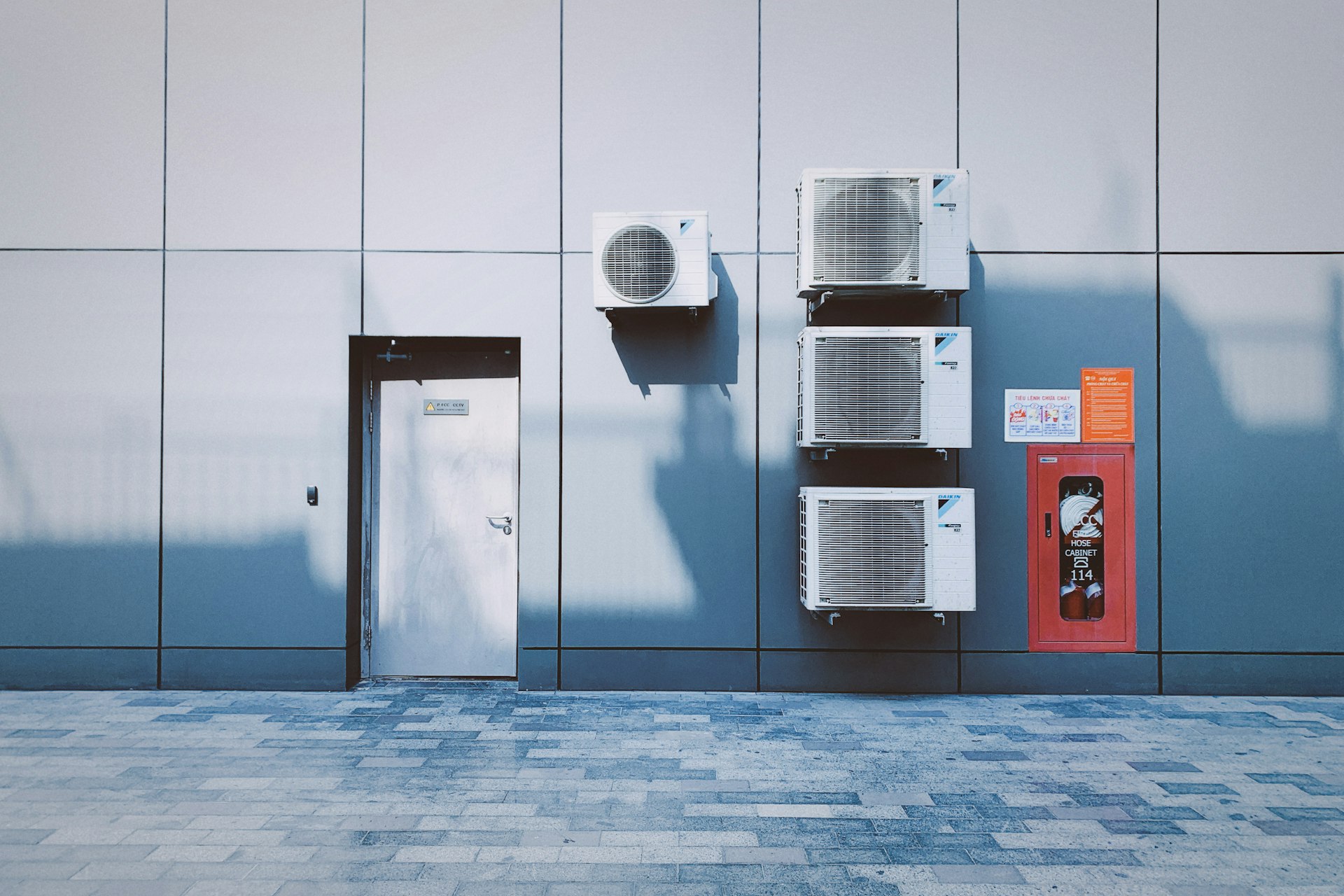 unite split de climatisation murale et groupe exterieur installes par ProxiBTP en France