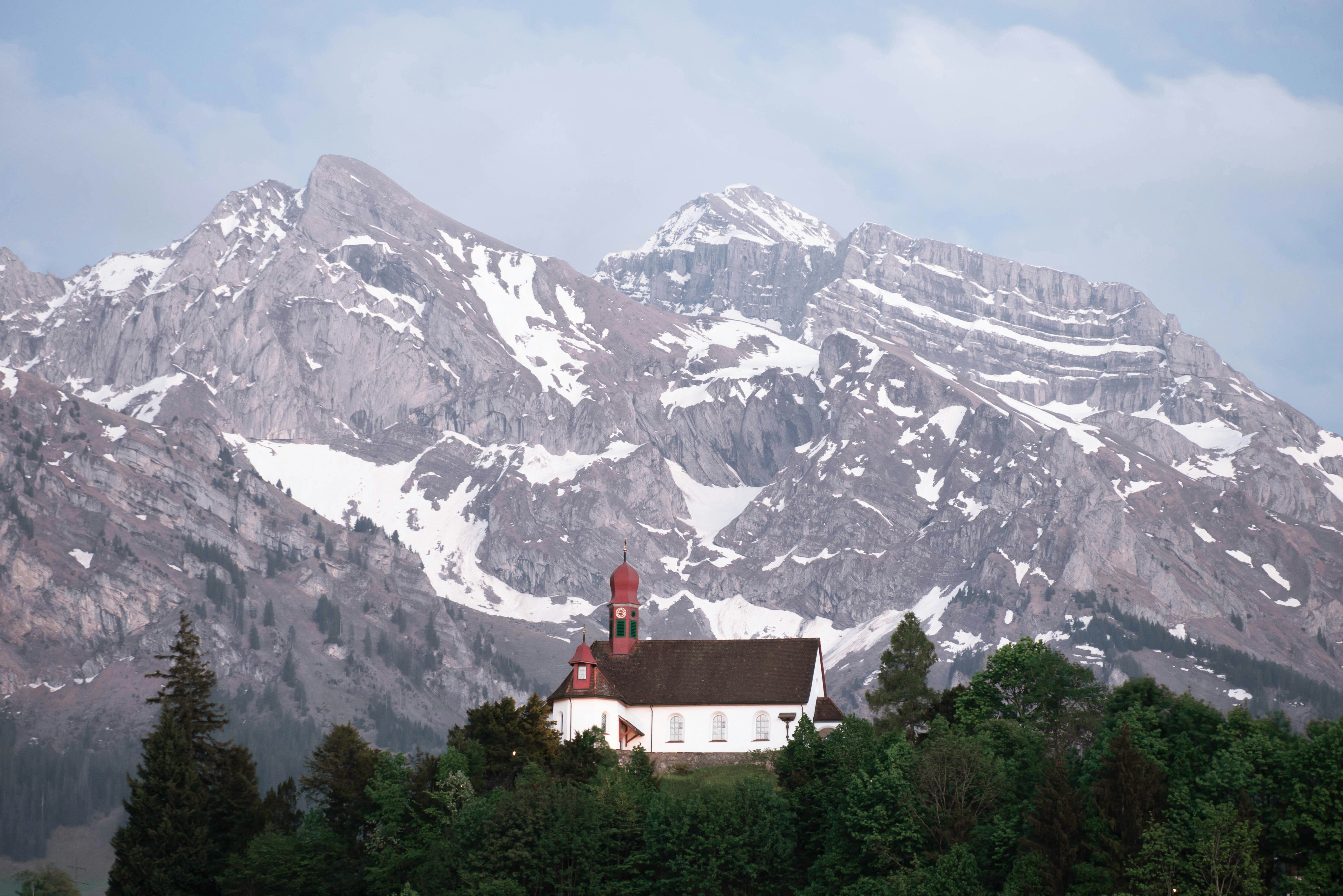 a house in front of a mountain
