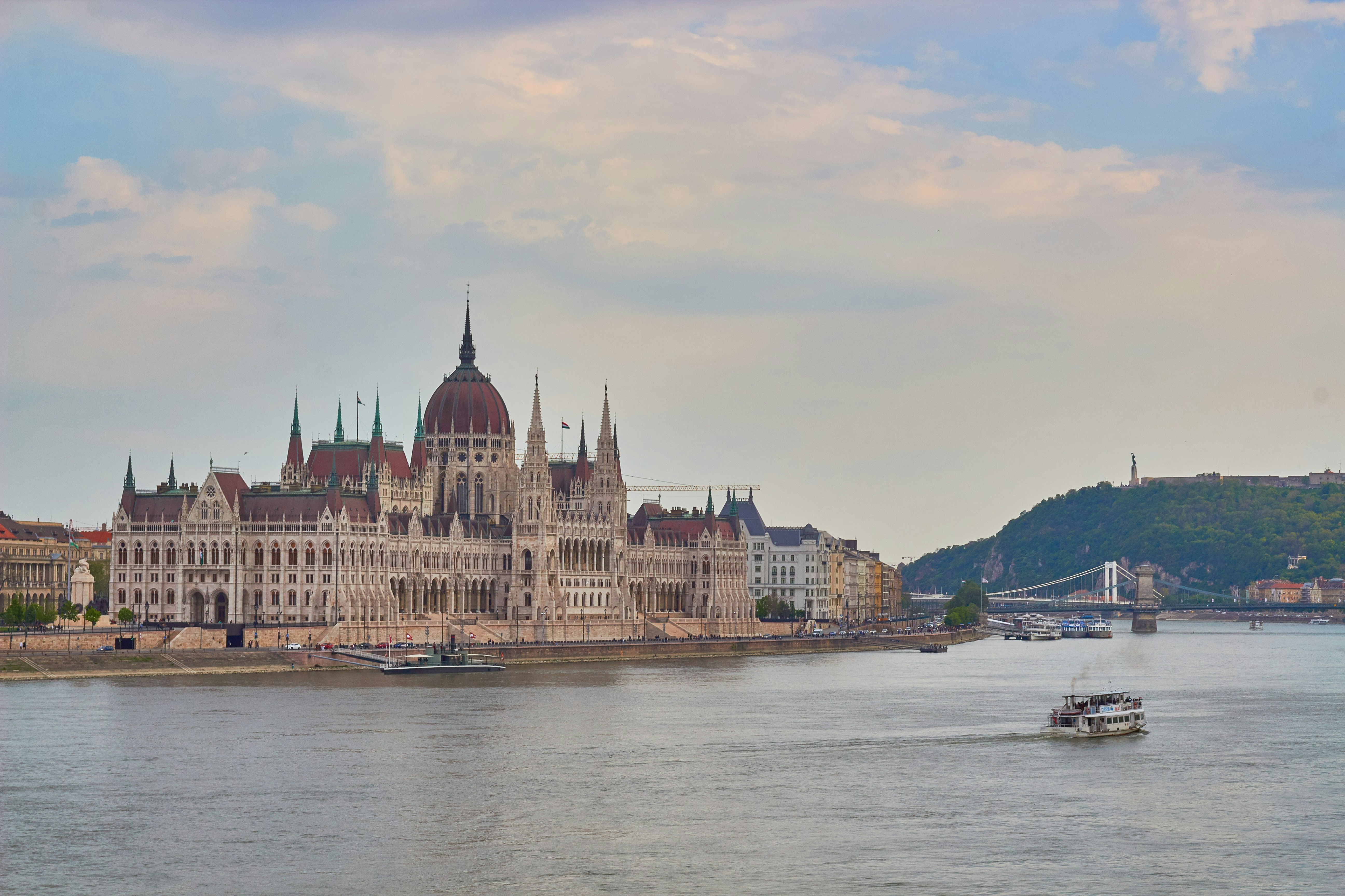 Stay online in the Hungary with a prepaid eSIM from eSIMlii. Instant activation, no roaming charges, and reliable coverage.