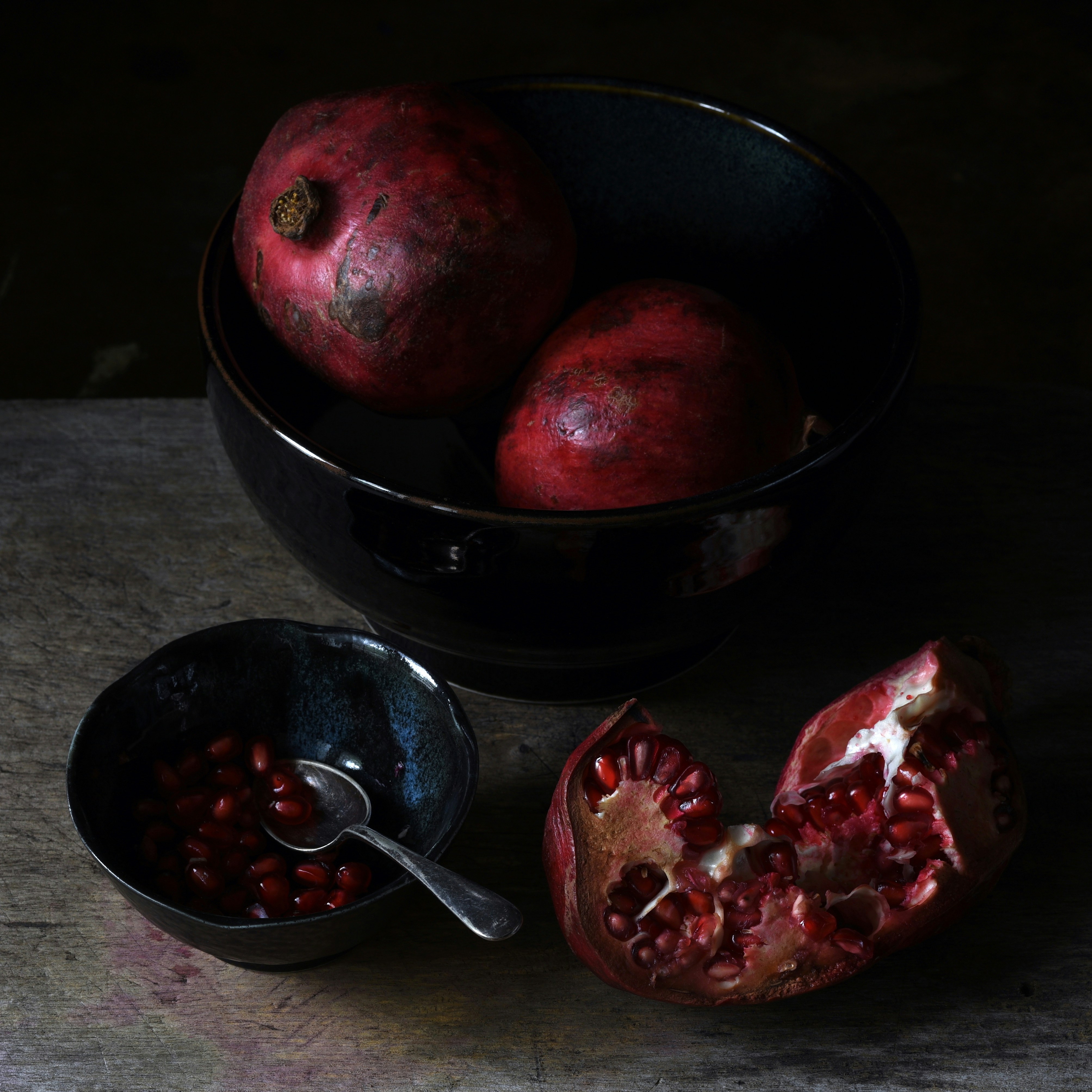 apples and a bowl of fruit