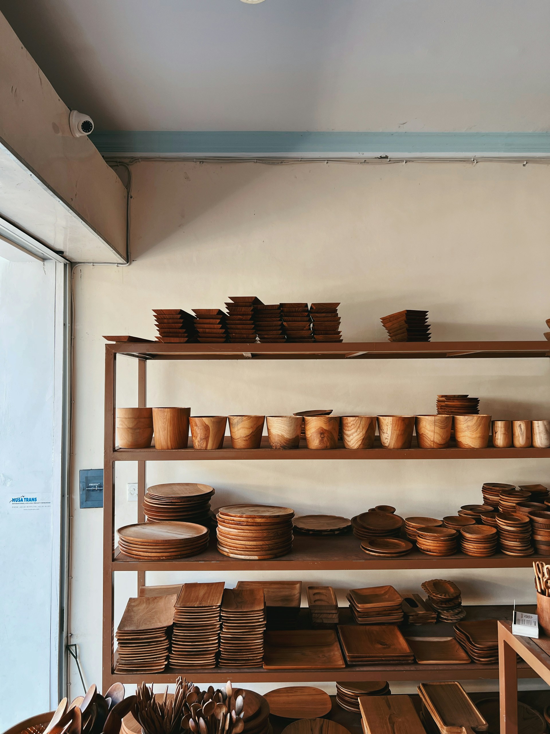 a shelf with many plates and bowls on it