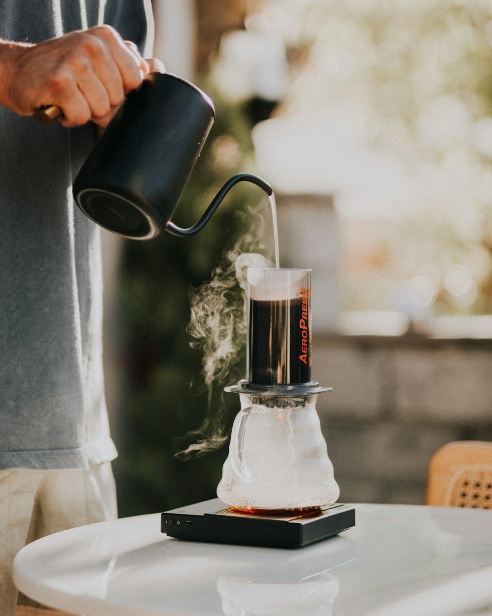 un gros plan d’une cafetière