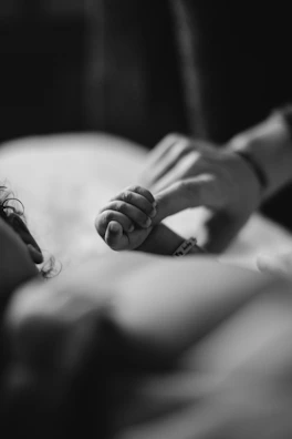 a person holding the hand up