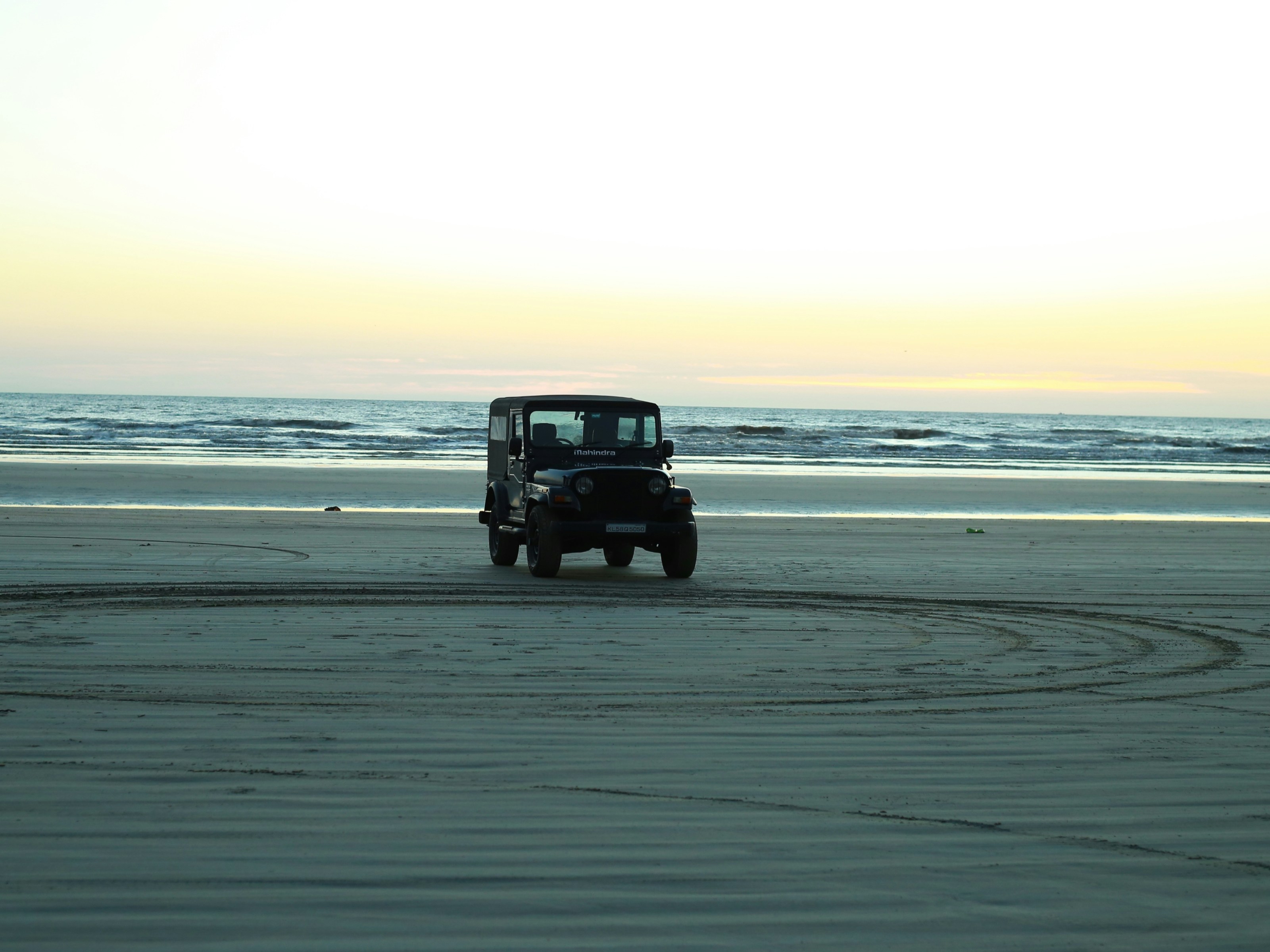 beach lifeguard jeep sunset, wallpaper, Lifeguard Baywatch Jeep: Beach Safety & Iconic Rides 3