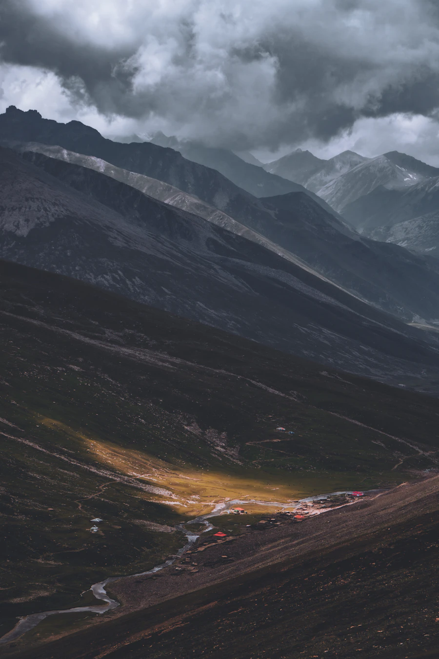Lake and mountains Naran Kaghan