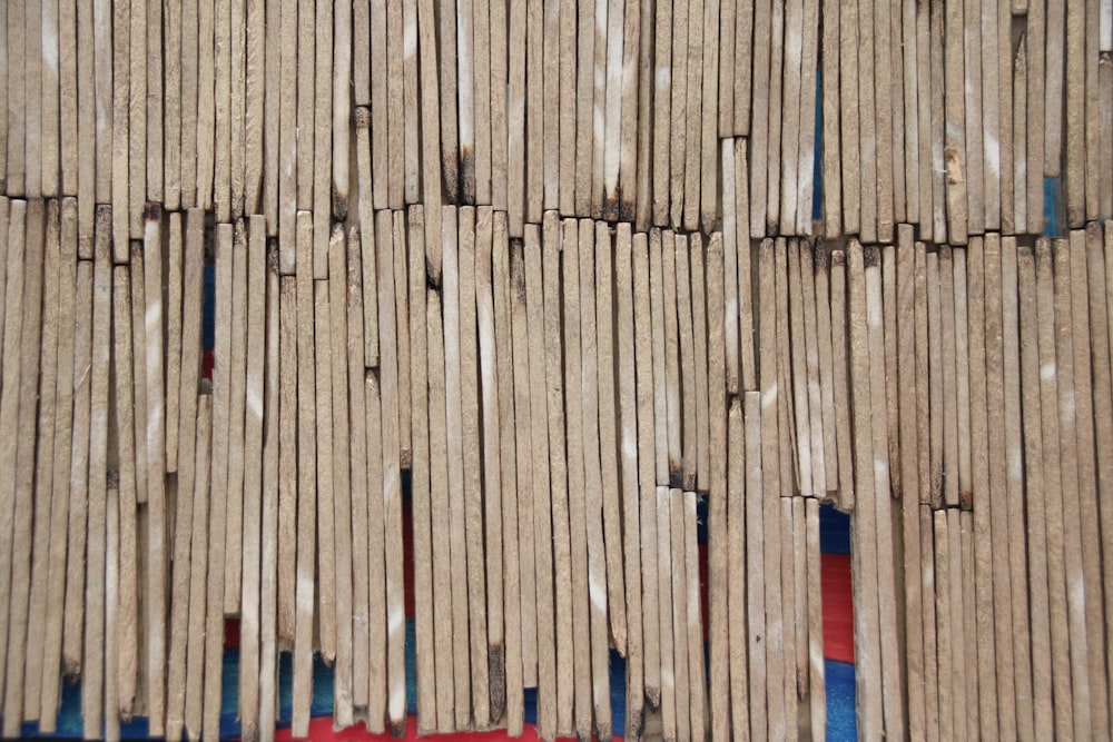 un gruppo di assi di legno