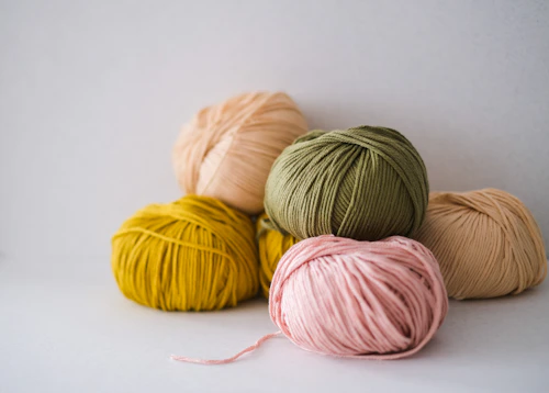 Hand-dyed yarn in warm autumn colours