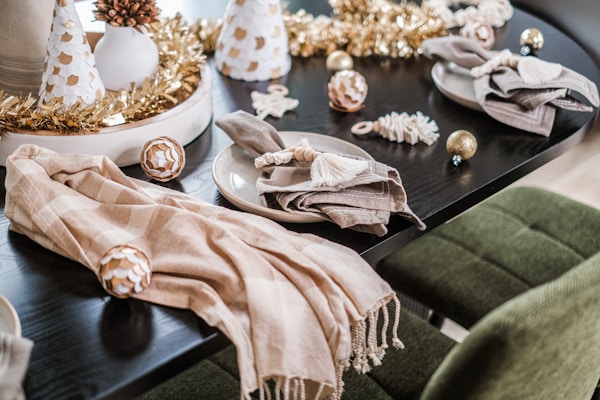 Christmas decor dining table - Gear Den